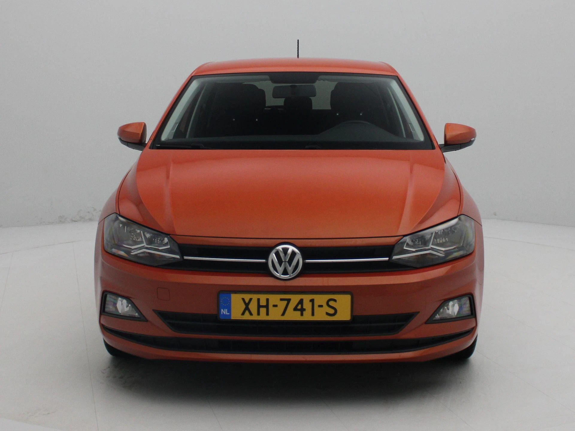 Volkswagen Polo met kenteken 61100 – autofoto 4
