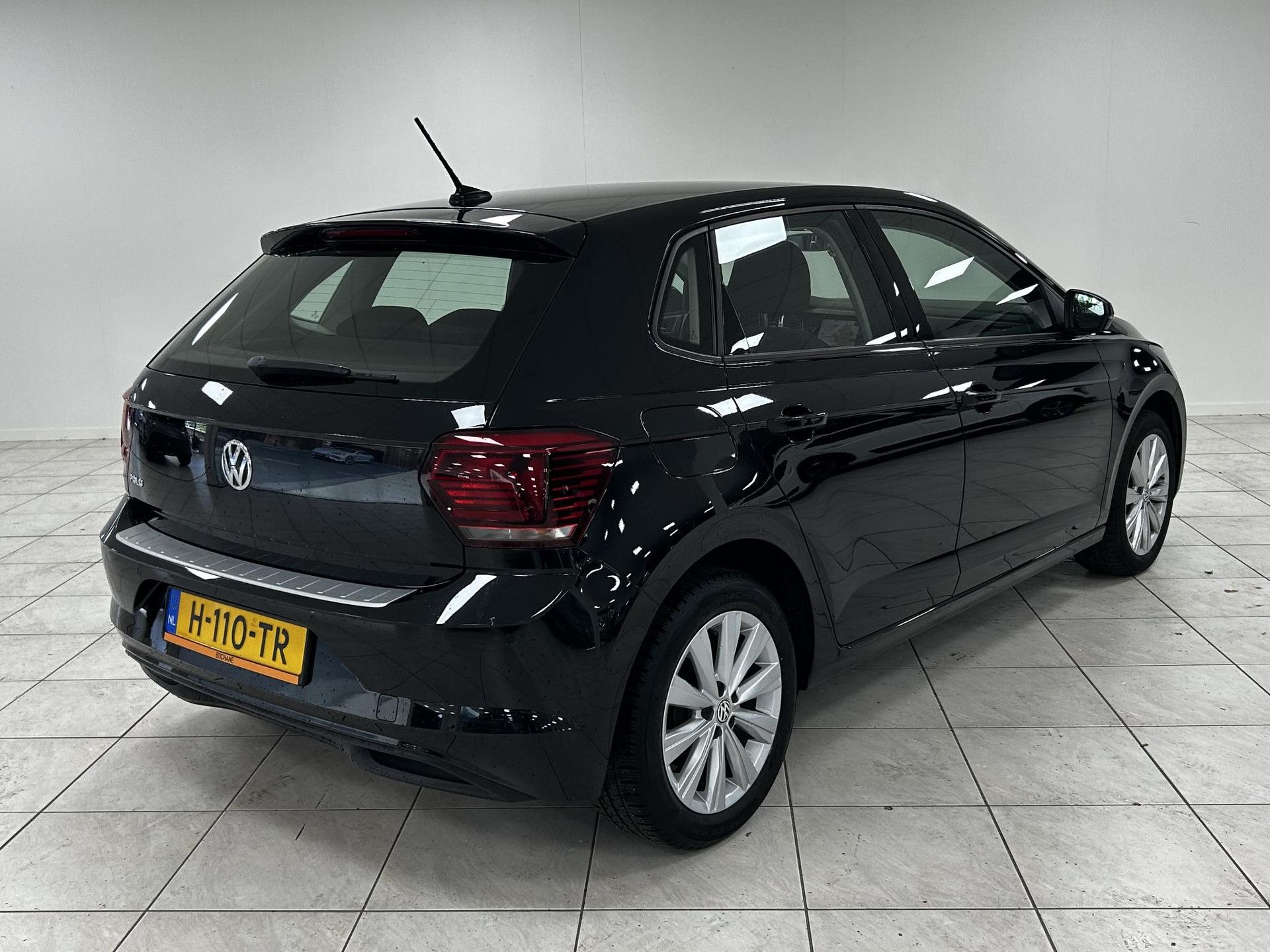 Volkswagen Polo met kenteken H-110-TR – autofoto 2