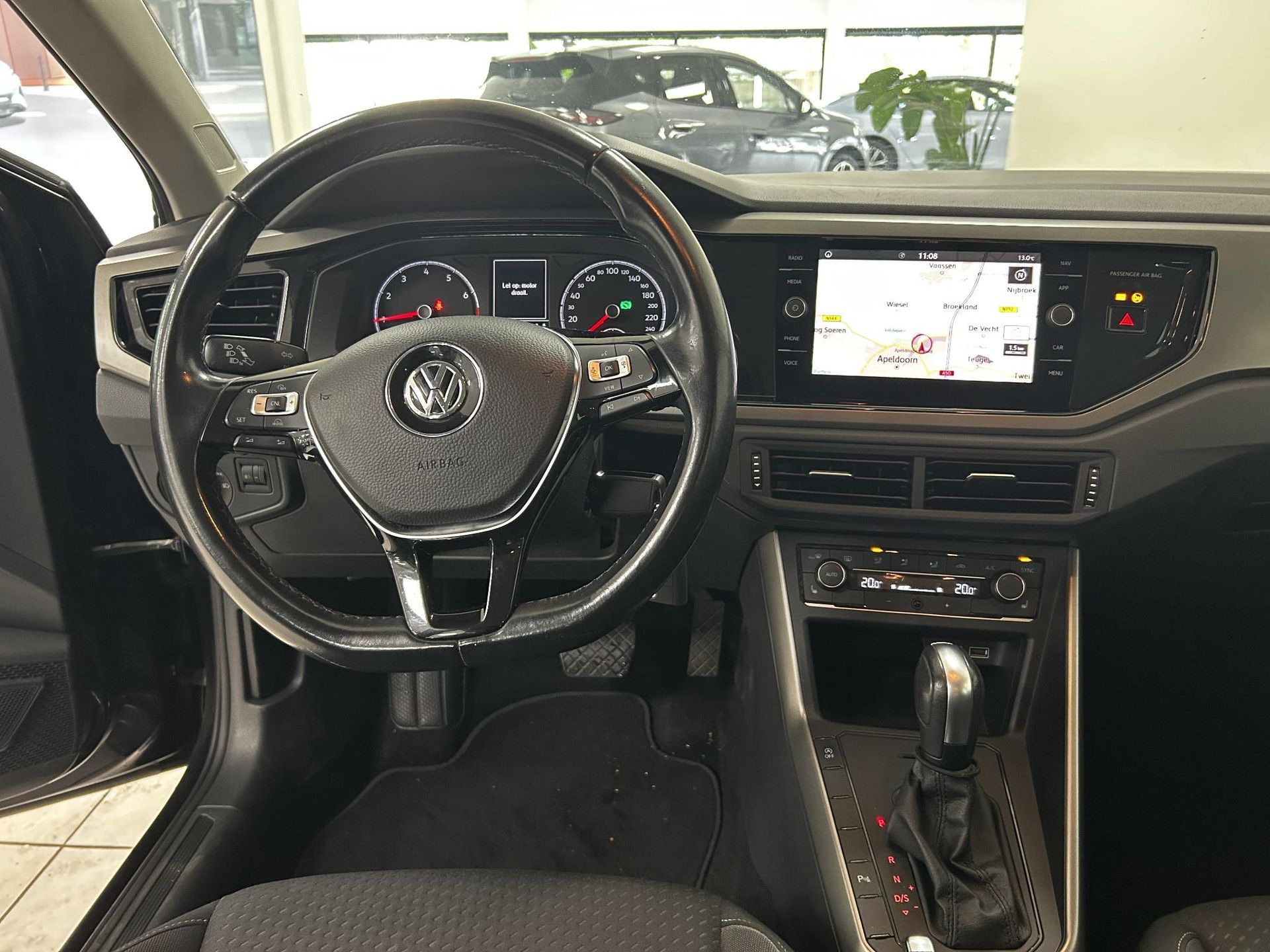 Volkswagen Polo met kenteken H-110-TR – autofoto 3
