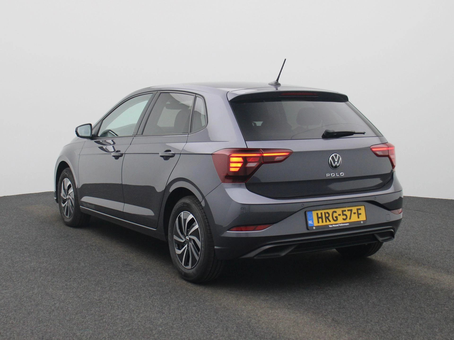 Volkswagen Polo met kenteken HRG-57-F – autofoto 3