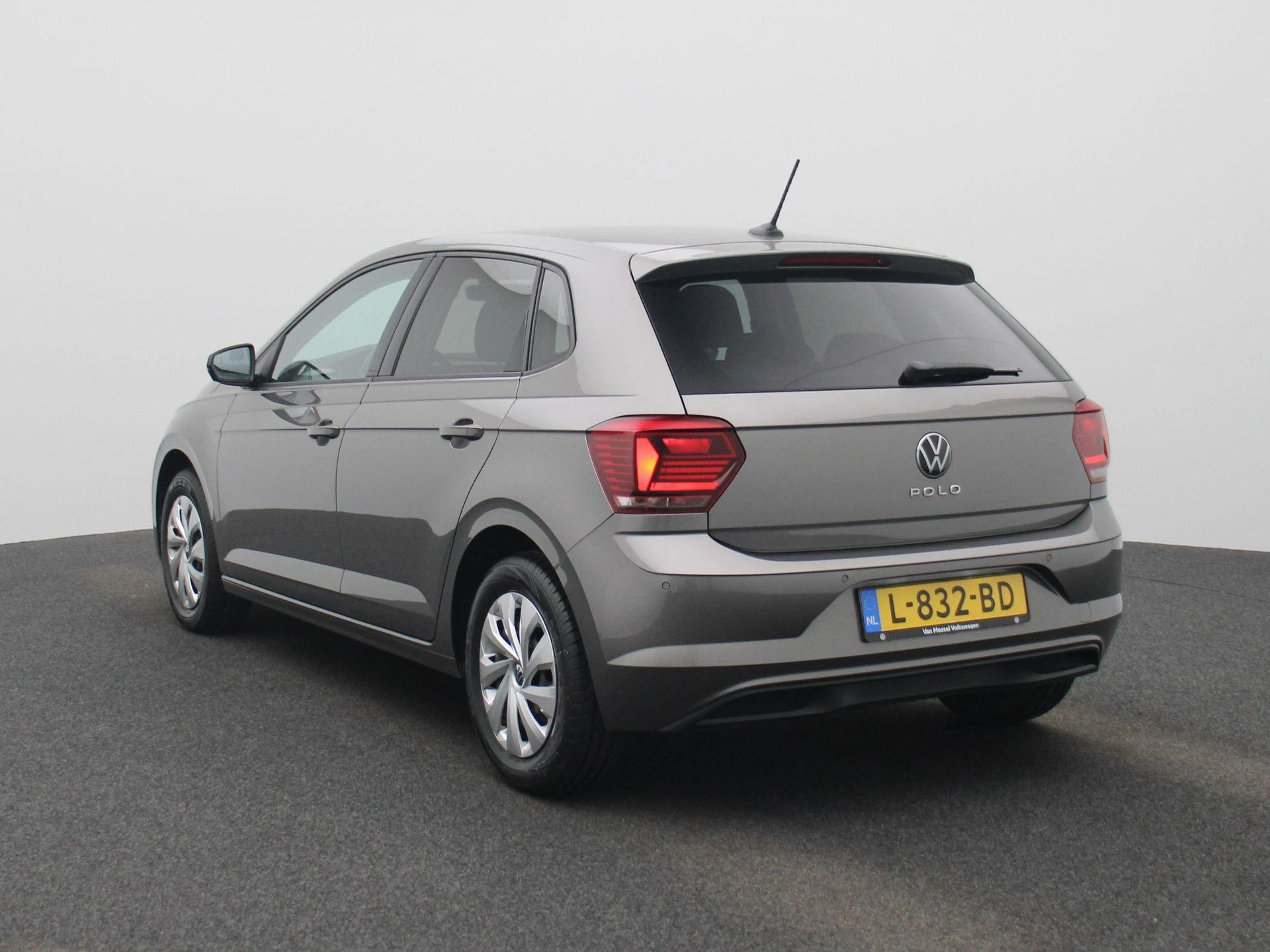 Volkswagen Polo met kenteken L-832-BD – autofoto 3