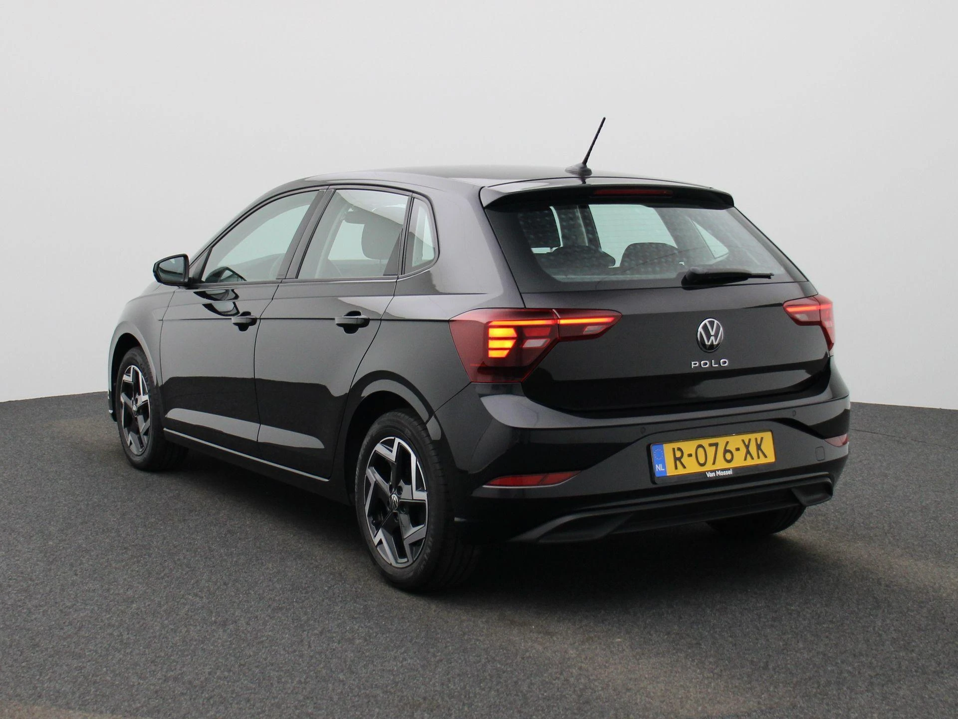 Volkswagen Polo met kenteken R-076-XK – autofoto 3
