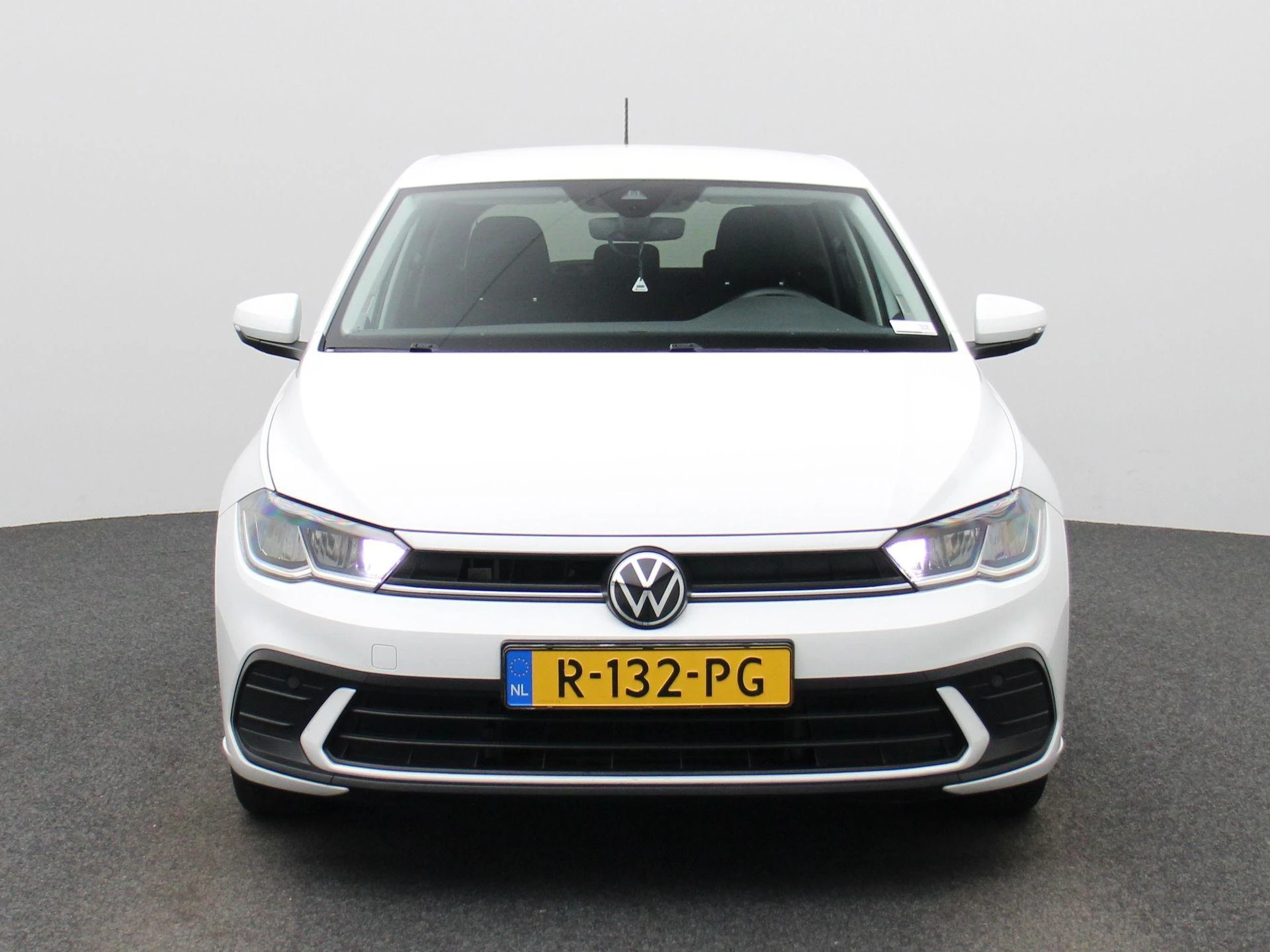 Volkswagen Polo met kenteken R-132-PG – autofoto 4