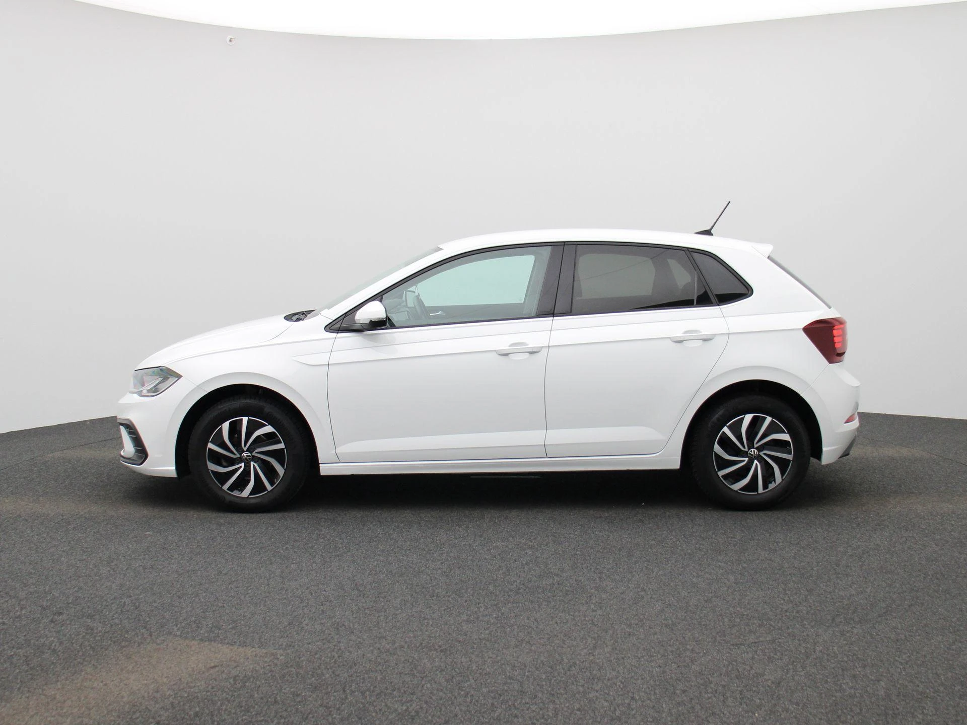Volkswagen Polo met kenteken R-132-PG – autofoto 5