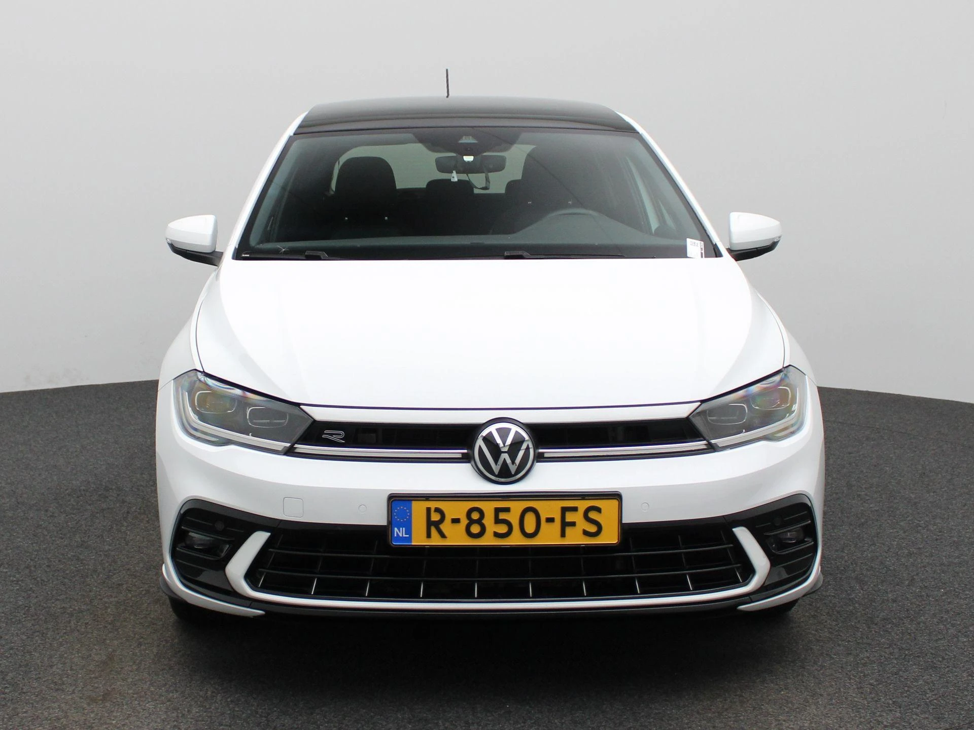 Volkswagen Polo met kenteken R-850-FS – autofoto 4