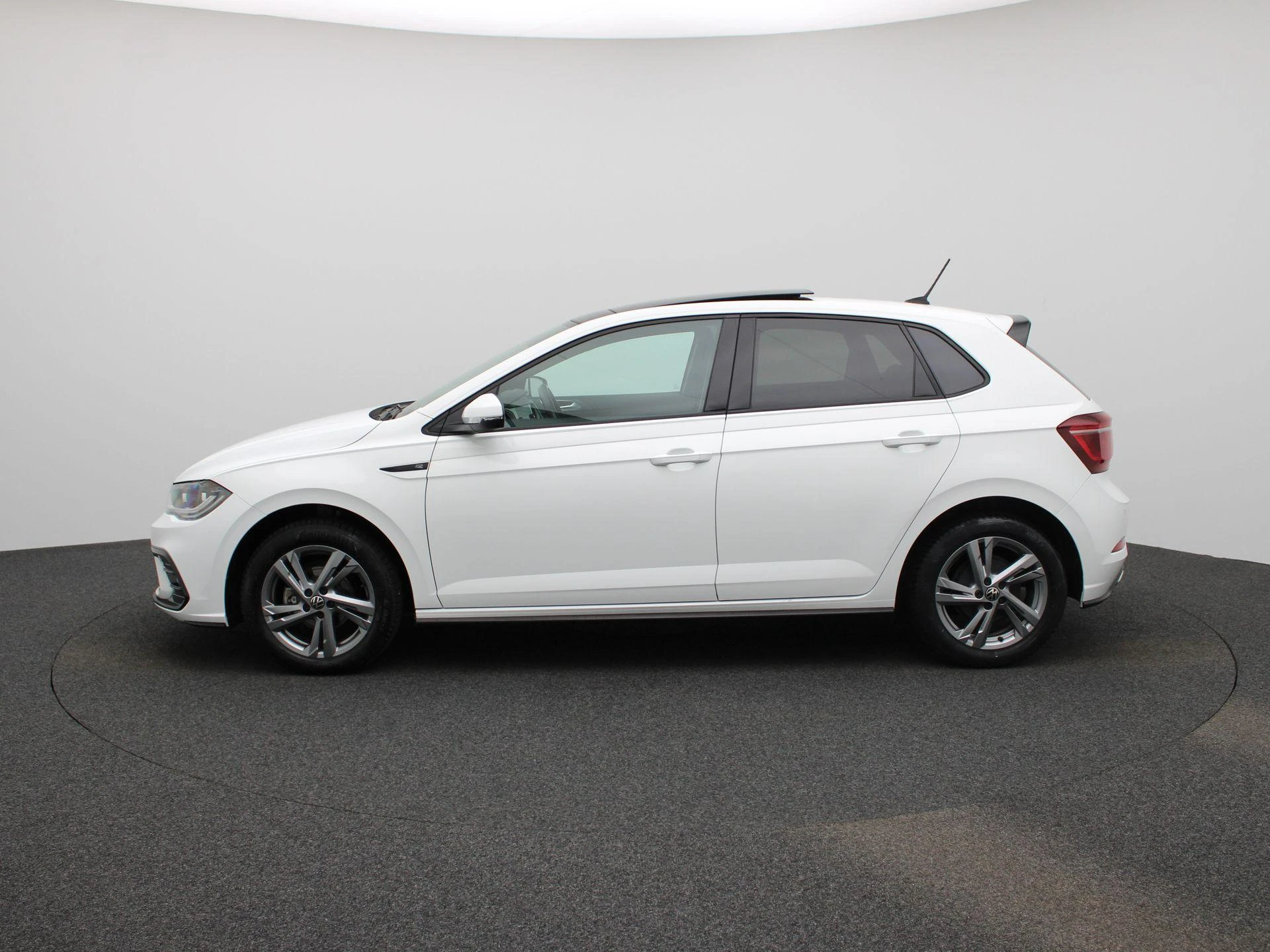 Volkswagen Polo met kenteken R-850-FS – autofoto 5