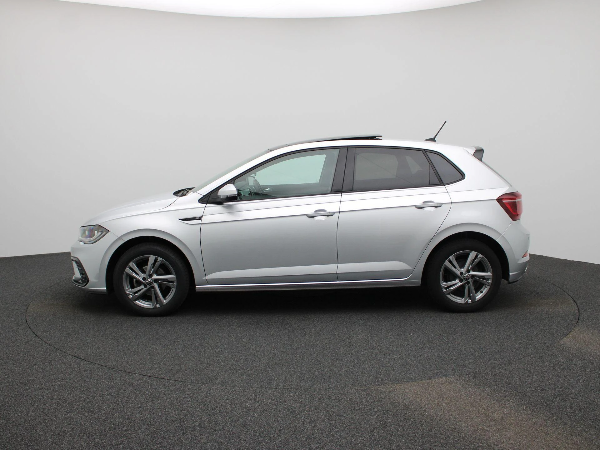 Volkswagen Polo met kenteken R-855-FS – autofoto 5