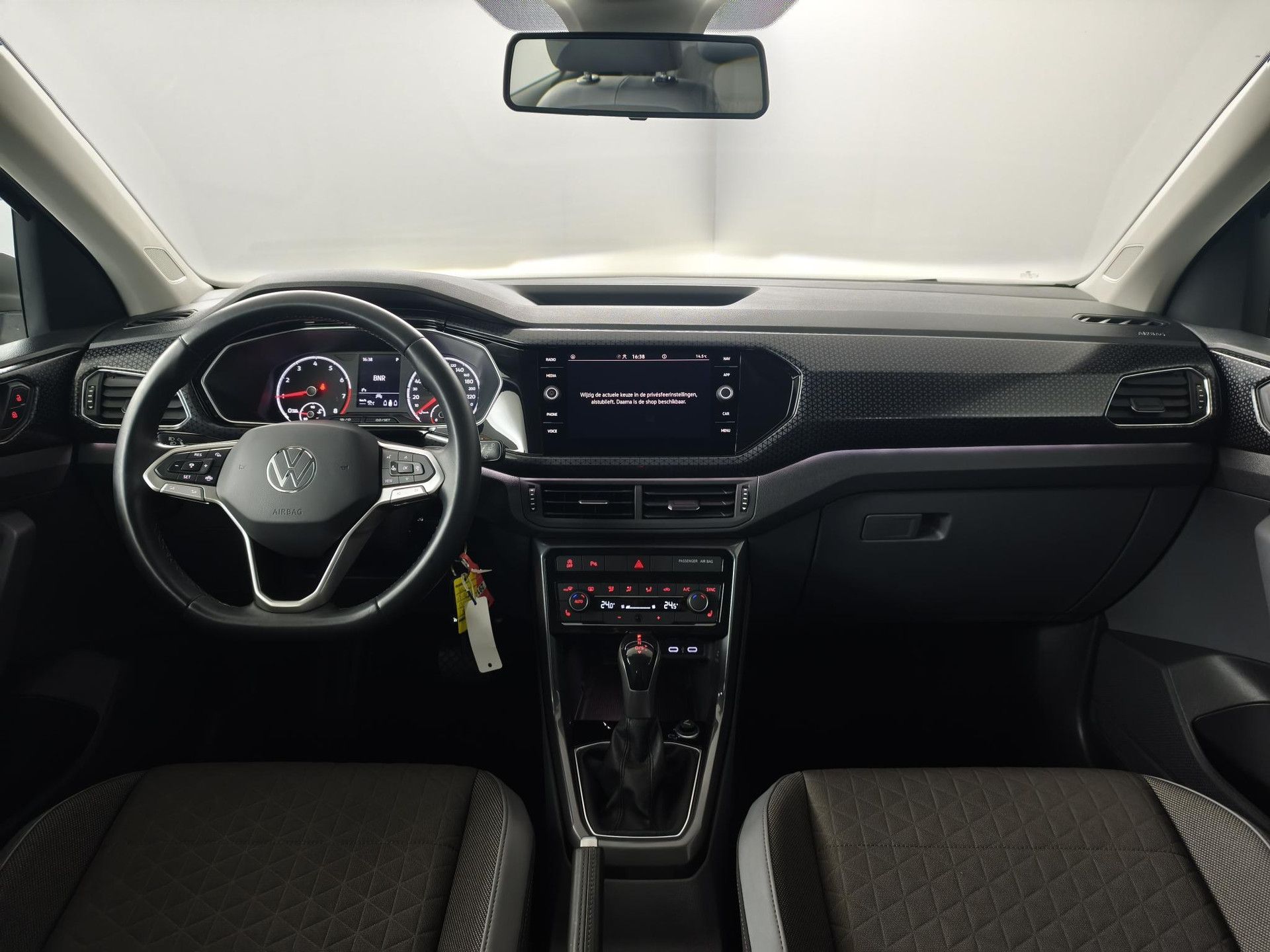 Volkswagen T-Cross met kenteken L-365-NT – autofoto 3