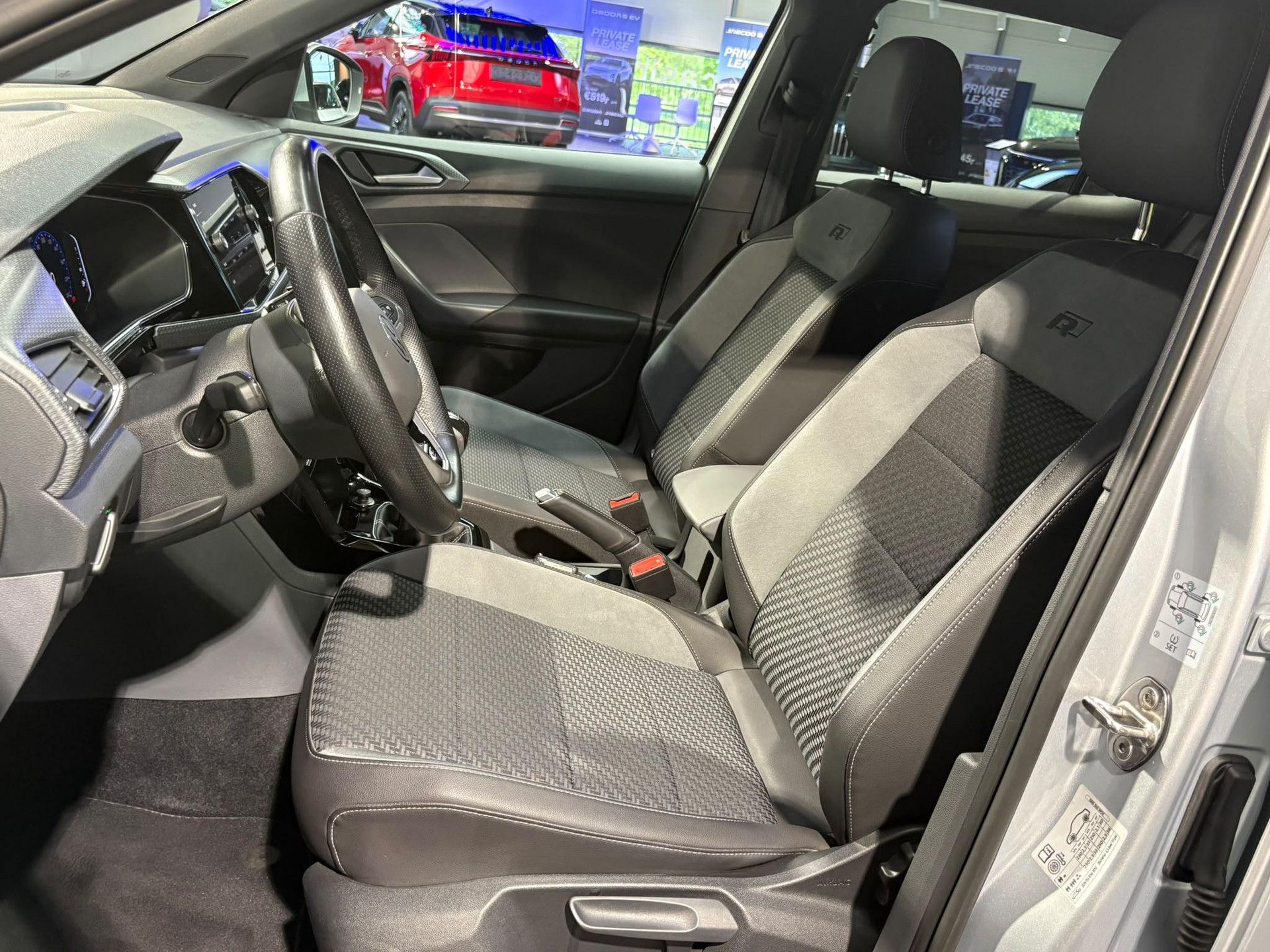 Volkswagen T-Cross met kenteken N-141-VF – autofoto 5