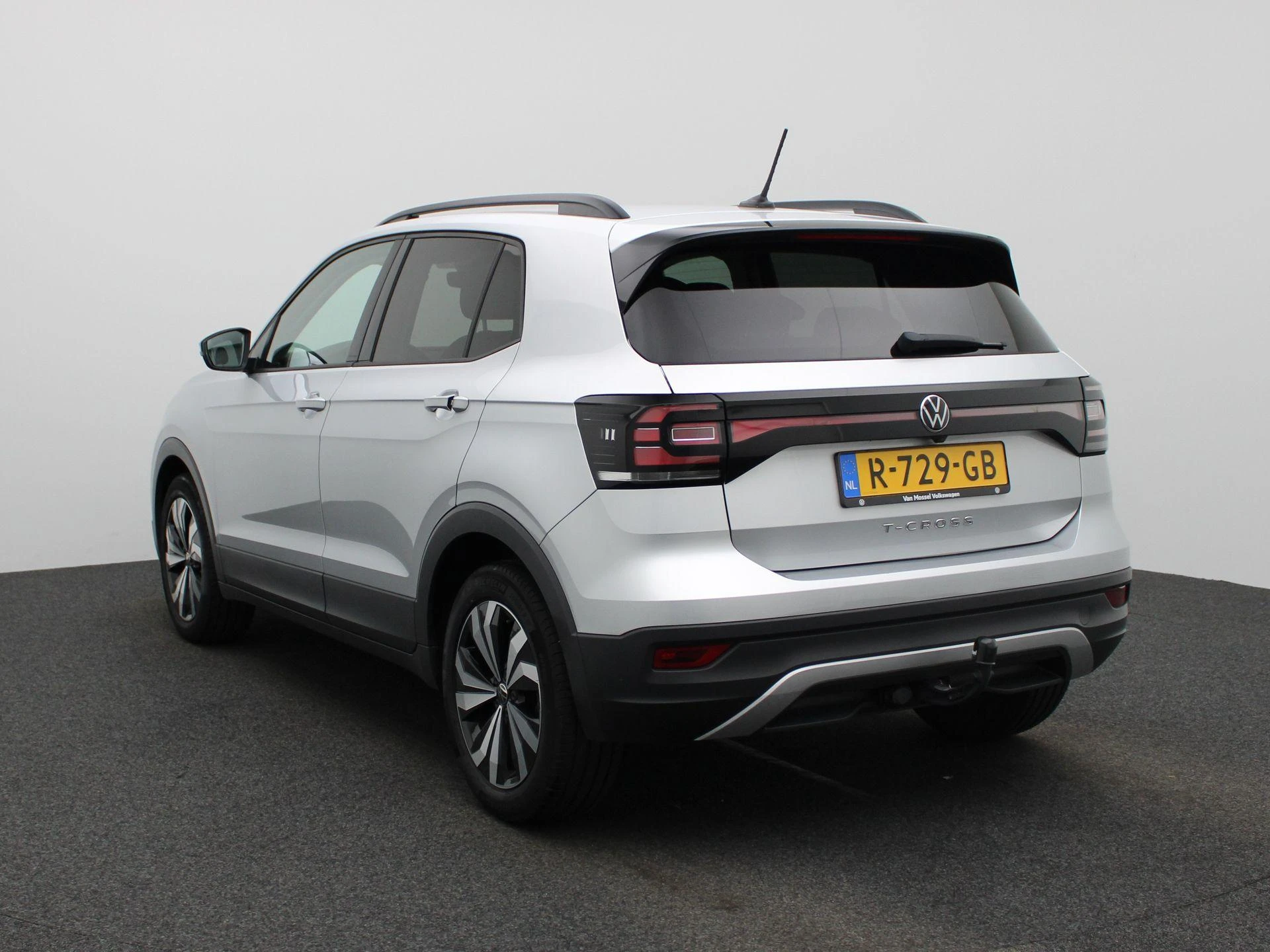 Volkswagen T-Cross met kenteken R-729-GB – autofoto 3