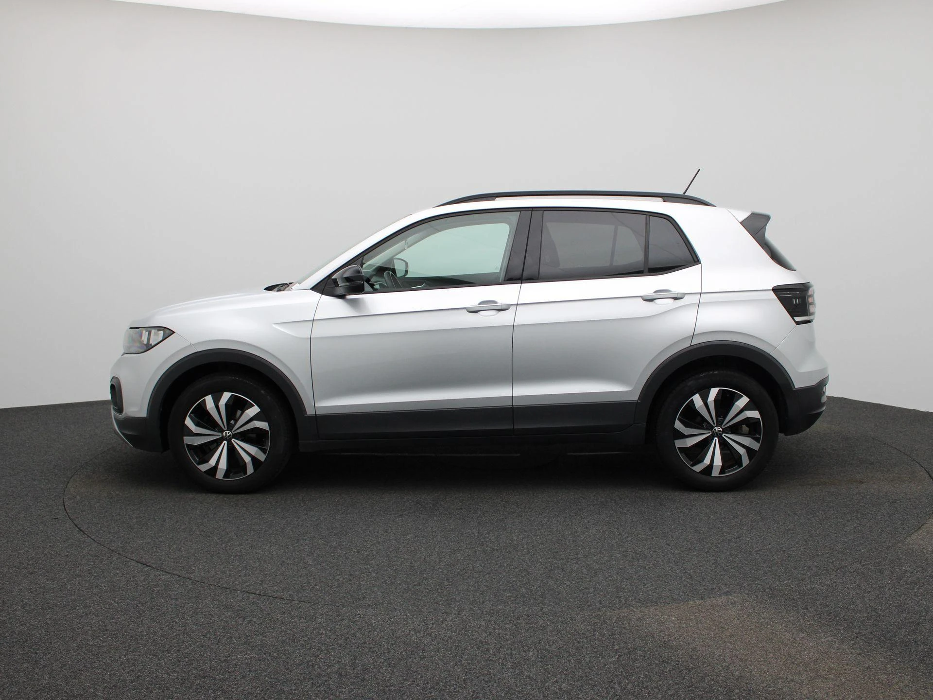 Volkswagen T-Cross met kenteken R-729-GB – autofoto 5
