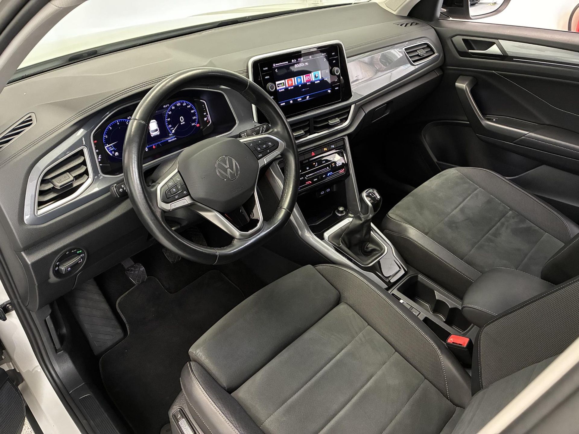 Volkswagen T-Roc met kenteken JDB-73-L – autofoto 5