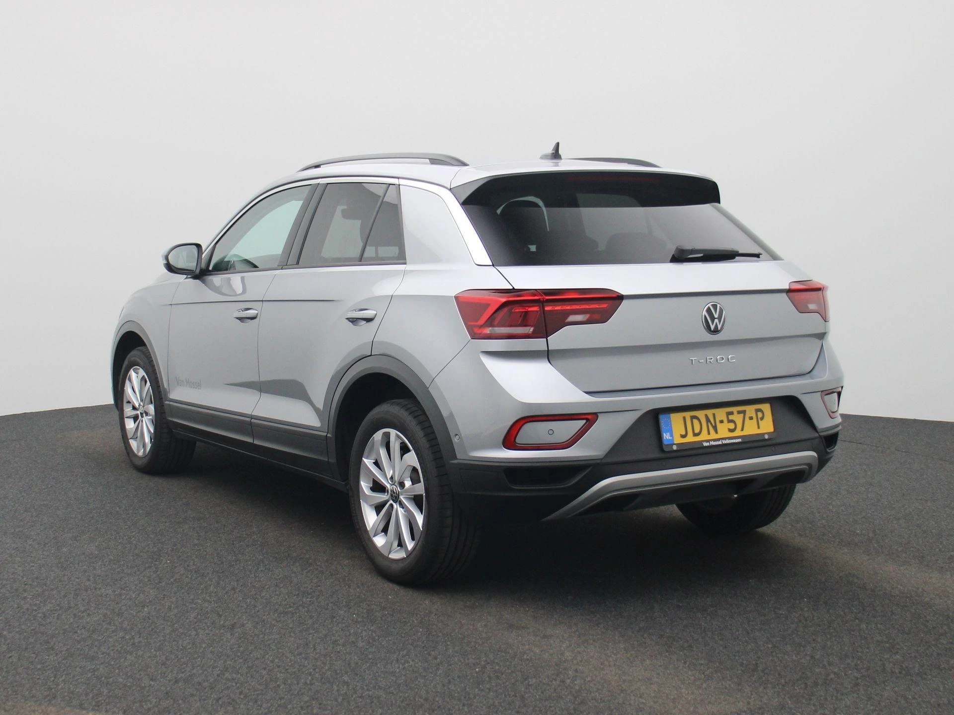 Volkswagen T-Roc met kenteken JDN-57-P – autofoto 2