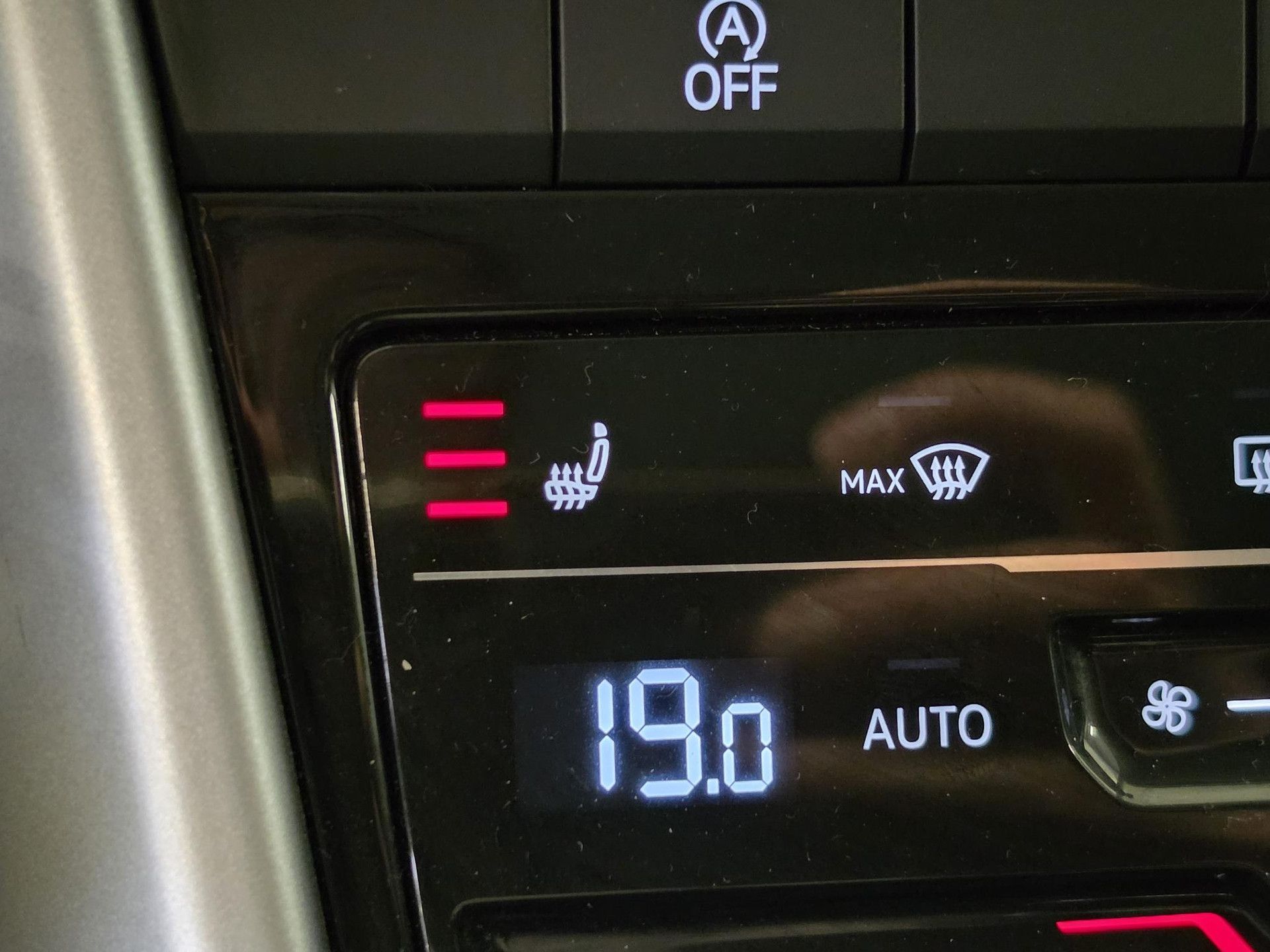 Volkswagen T-Roc met kenteken JVJ-06-L – autofoto 2