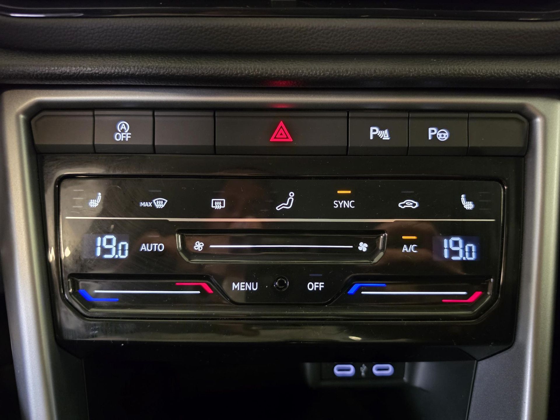 Volkswagen T-Roc met kenteken JVJ-06-L – autofoto 3