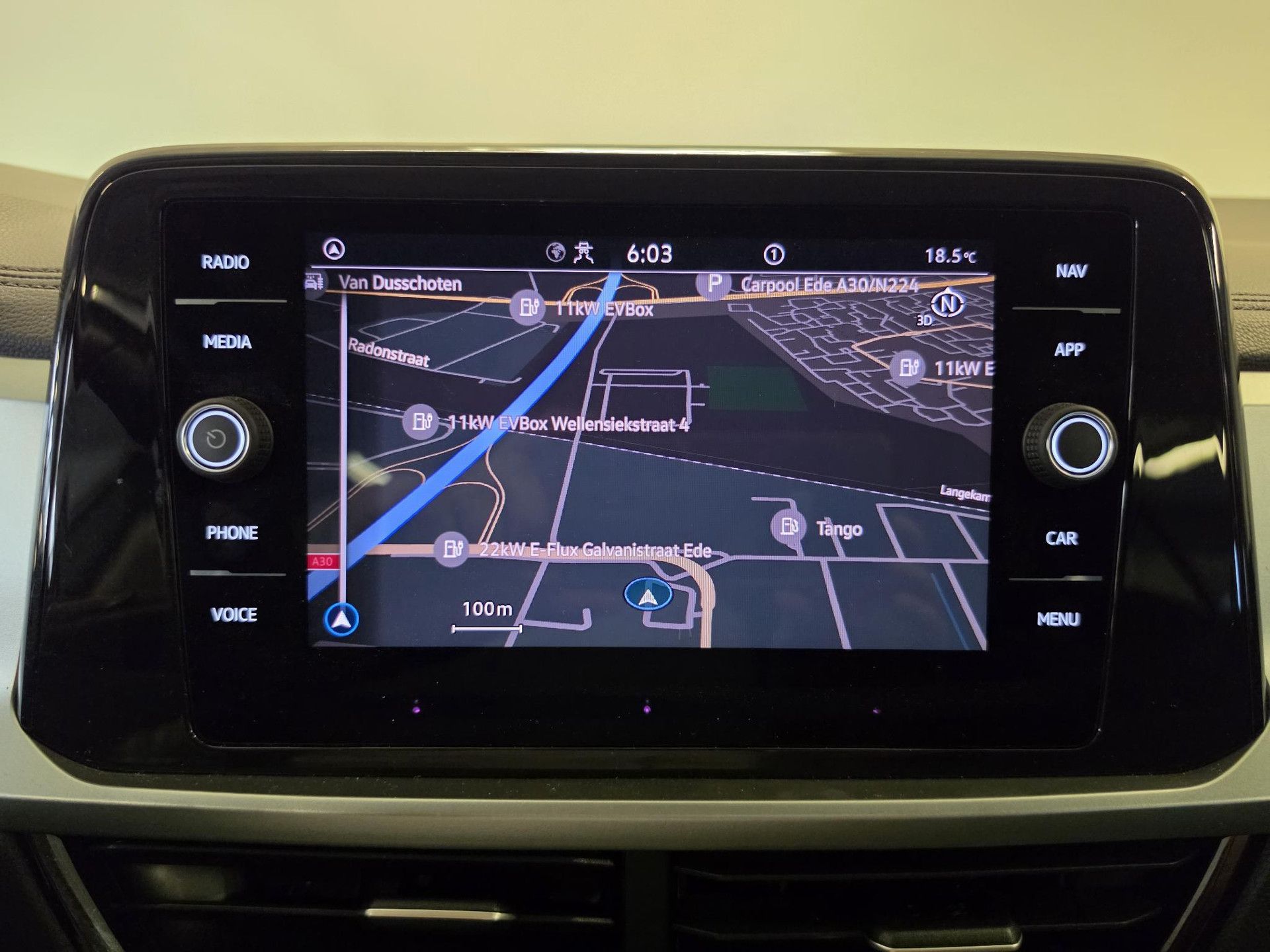 Volkswagen T-Roc met kenteken JVJ-06-L – autofoto 4