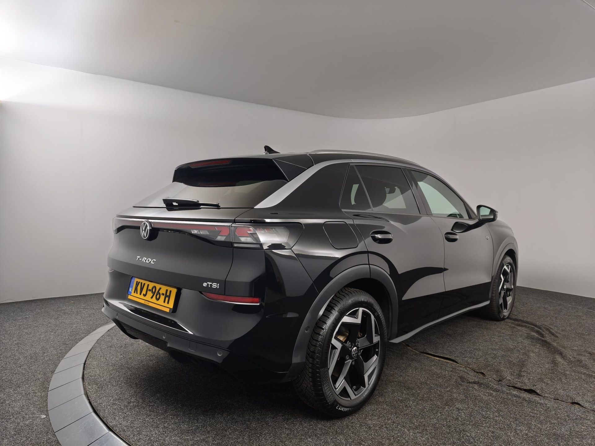 Volkswagen T-Roc met kenteken KVJ-96-H – autofoto 2