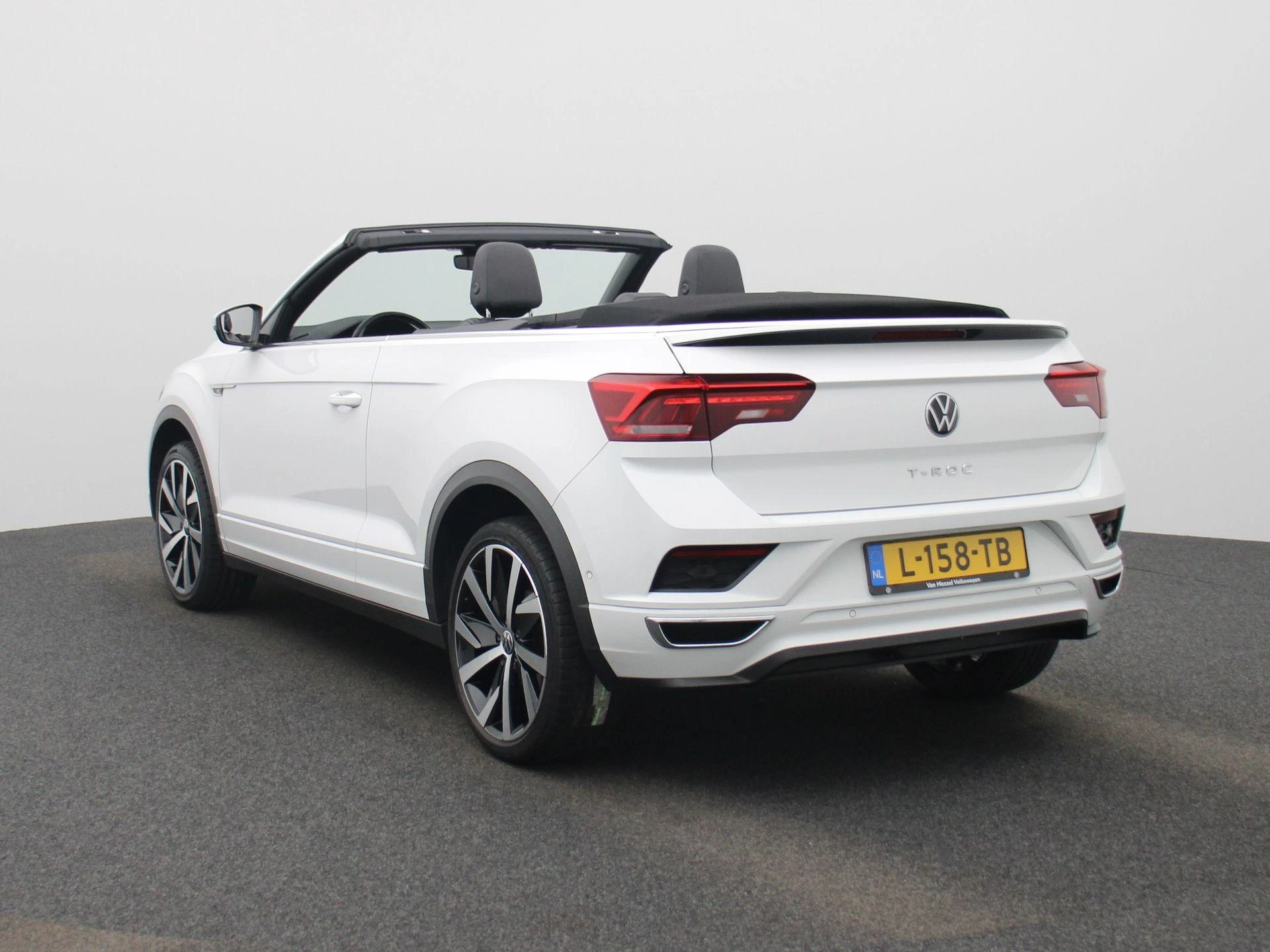 Volkswagen T-Roc met kenteken L-158-TB – autofoto 4