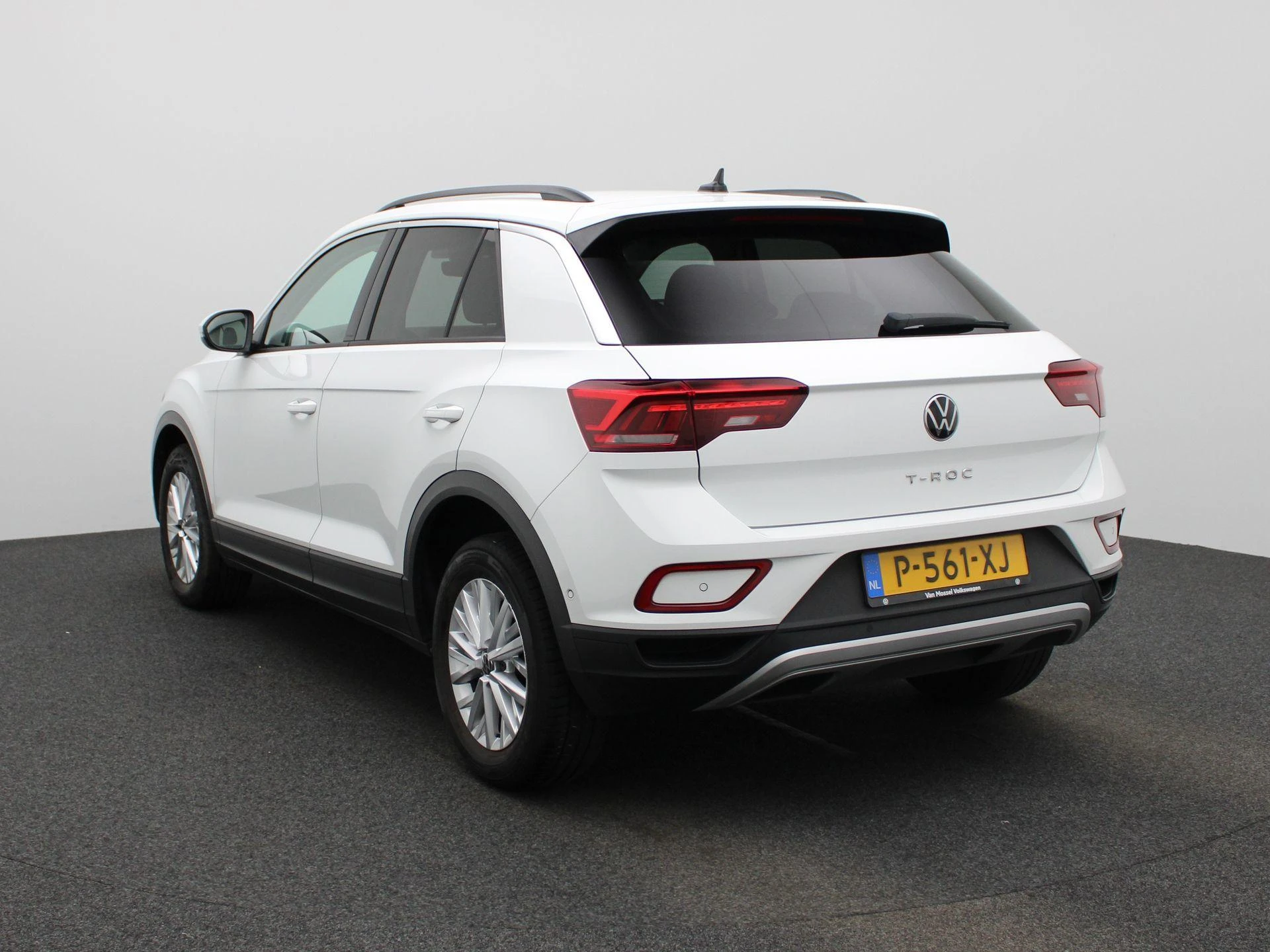 Volkswagen T-Roc met kenteken P-561-XJ – autofoto 3