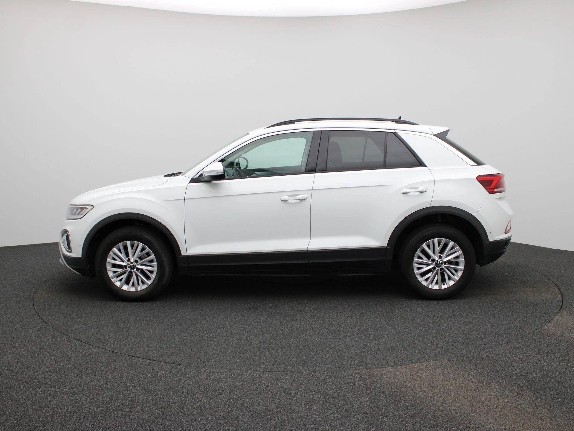 Volkswagen T-Roc met kenteken P-561-XJ – autofoto 5