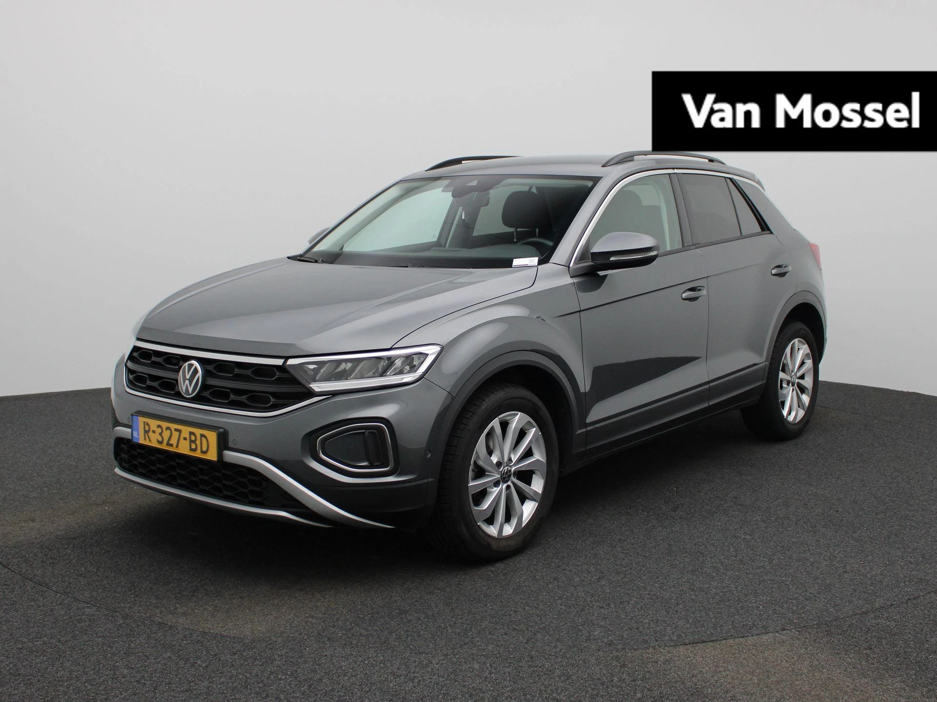 Volkswagen T-Roc met kenteken R-327-BD – autofoto 2
