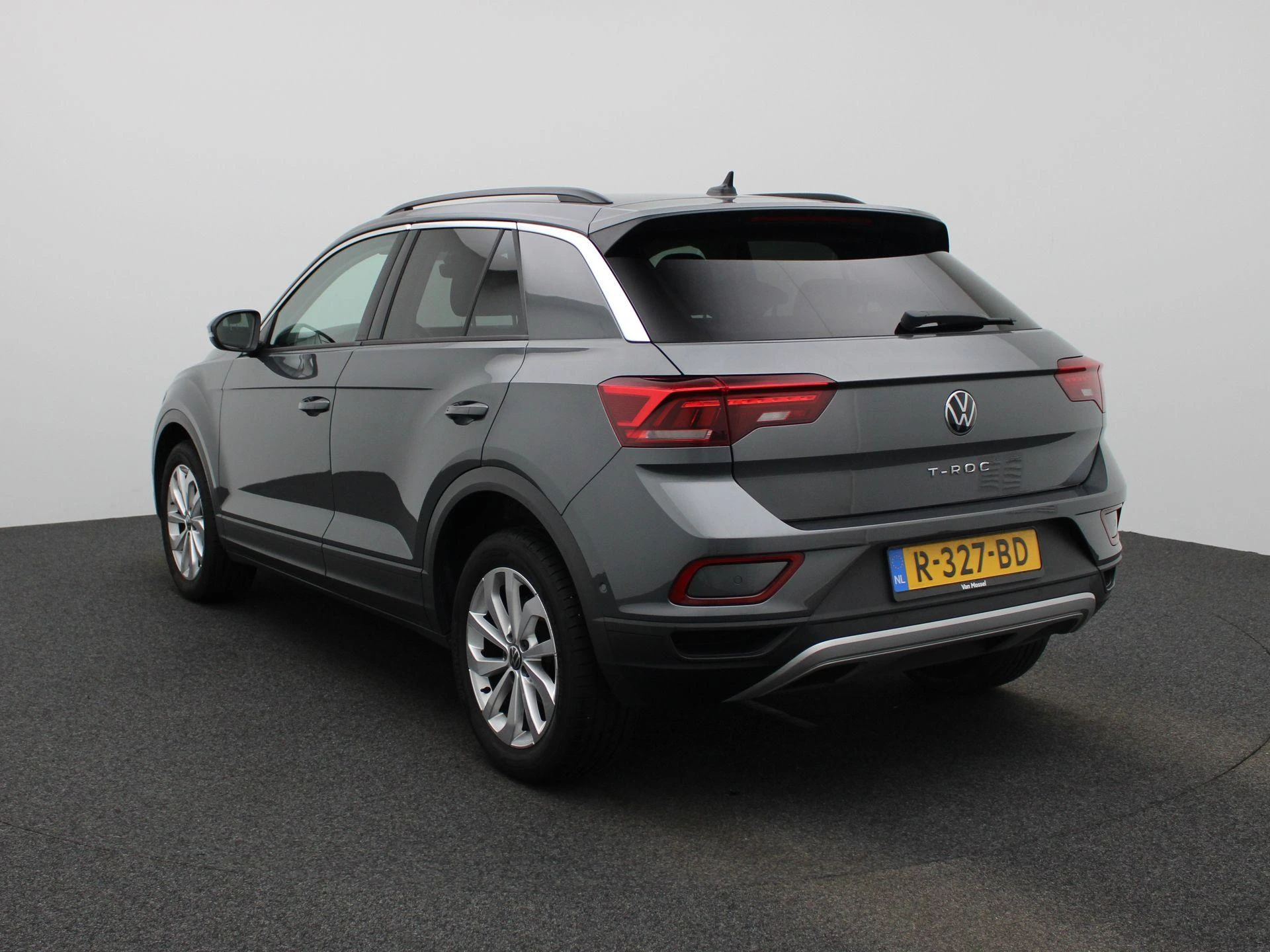 Volkswagen T-Roc met kenteken R-327-BD – autofoto 3