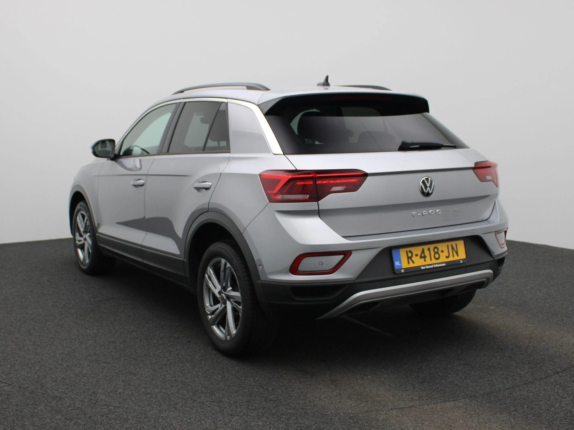 Volkswagen T-Roc met kenteken R-418-JN – autofoto 3
