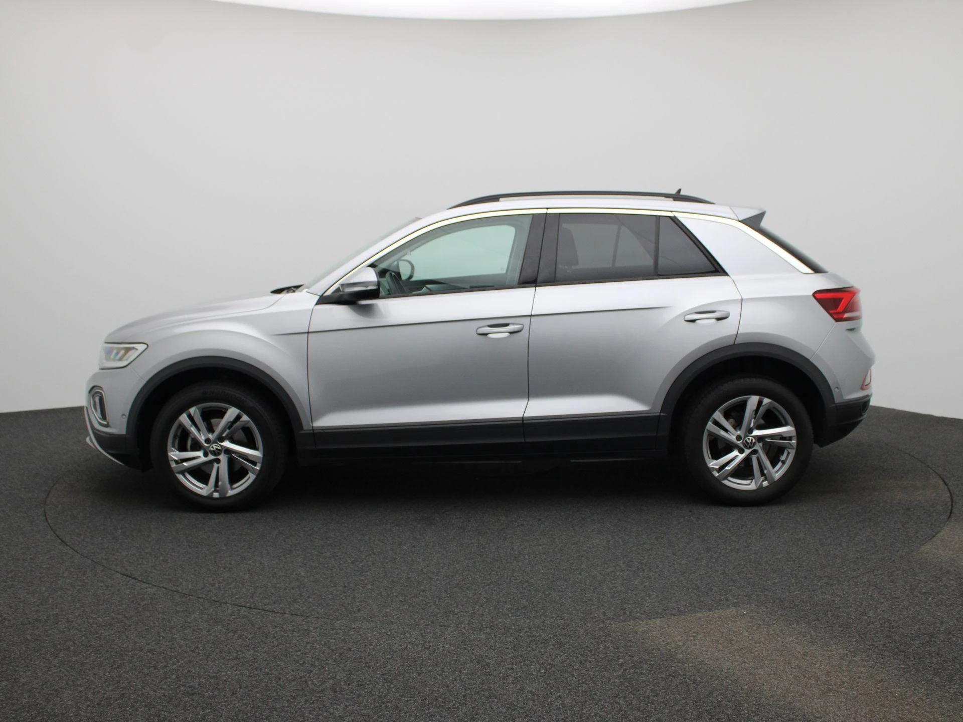 Volkswagen T-Roc met kenteken R-418-JN – autofoto 5