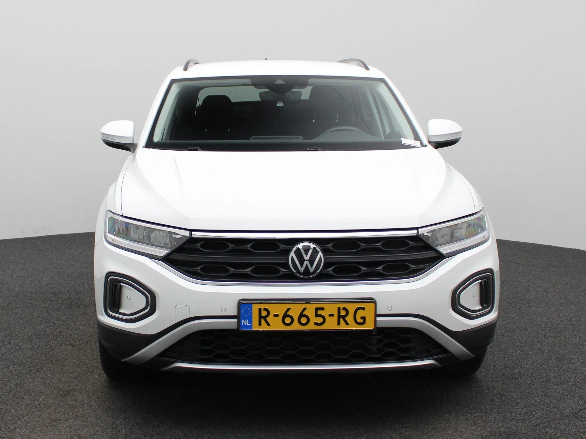 Volkswagen T-Roc met kenteken R-665-RG – autofoto 4
