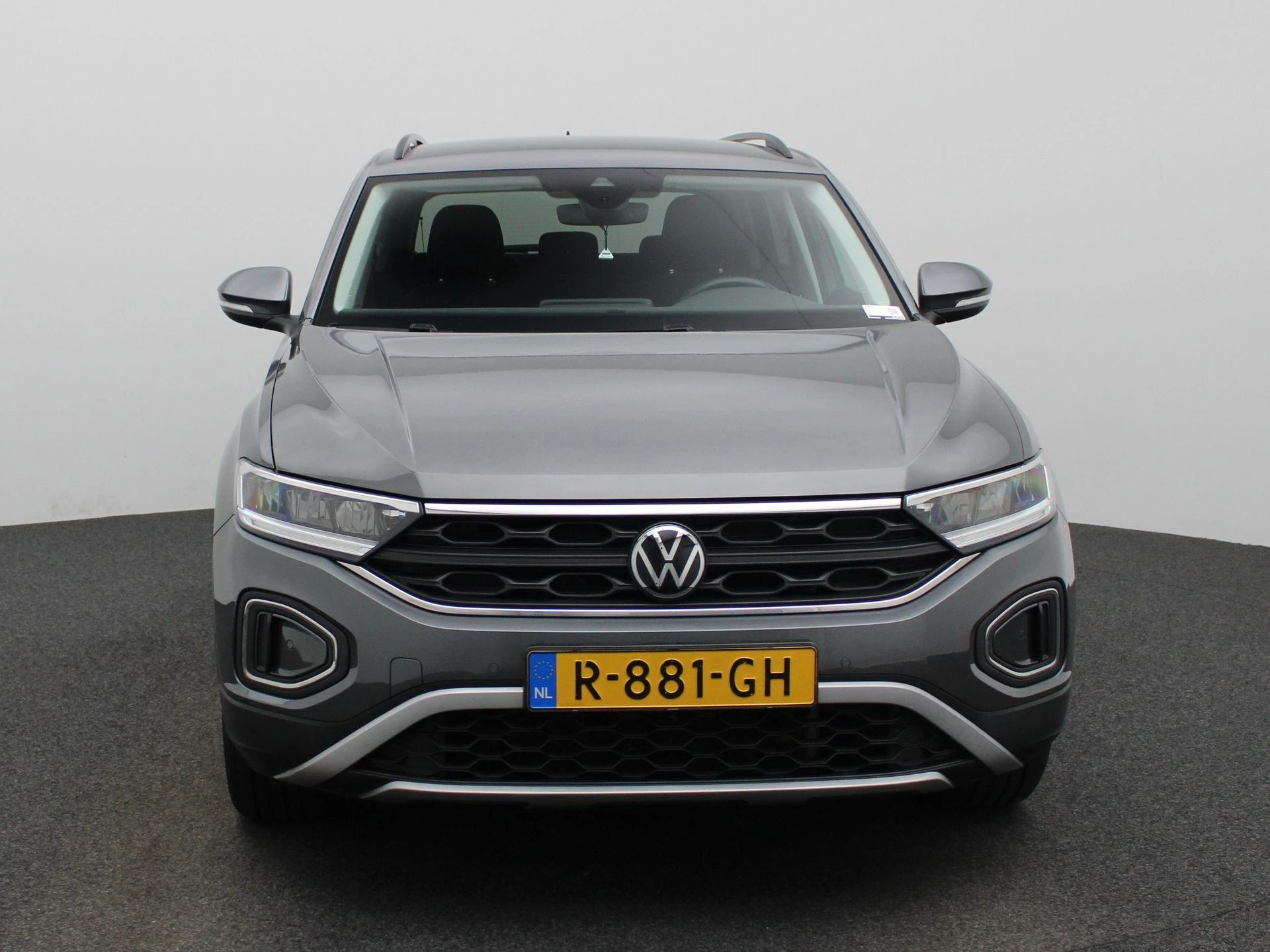 Volkswagen T-Roc met kenteken R-881-GH – autofoto 4