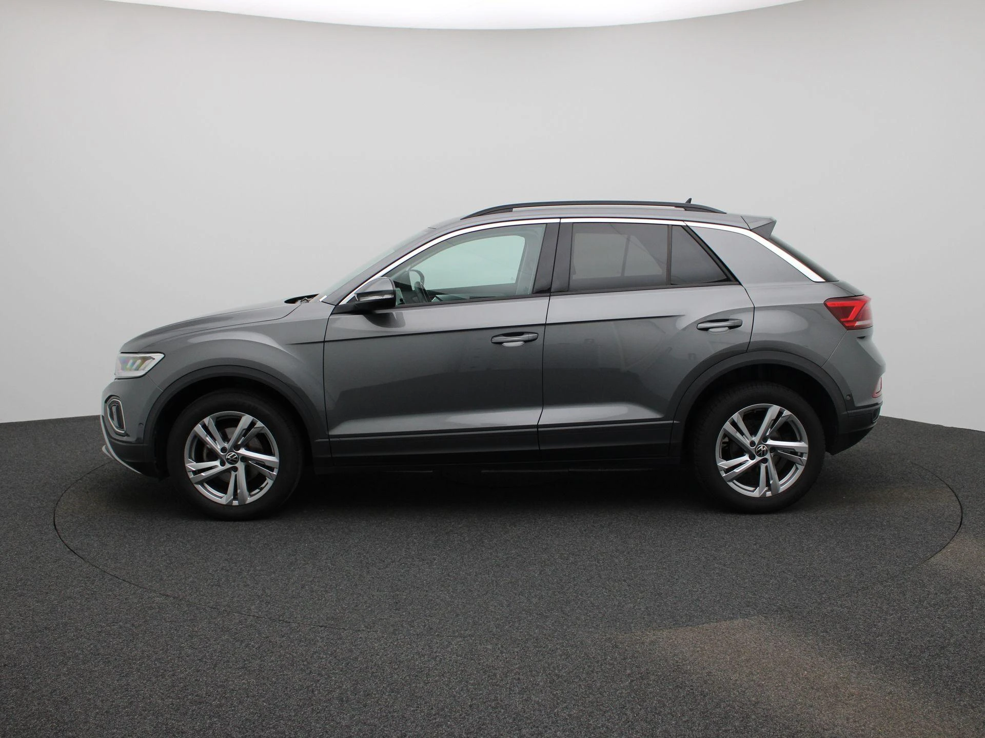Volkswagen T-Roc met kenteken R-881-GH – autofoto 5