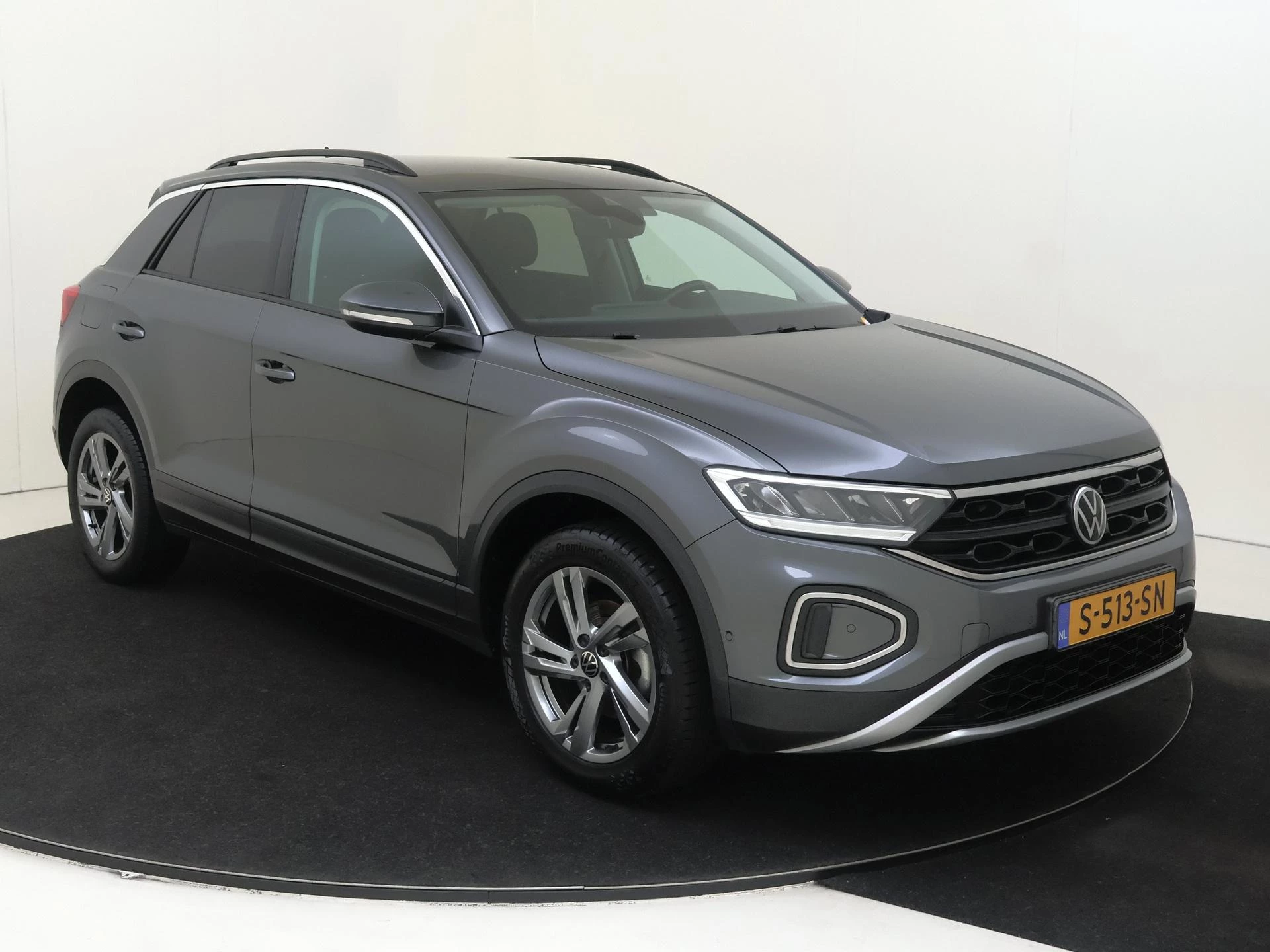 Volkswagen T-Roc met kenteken S-513-SN – autofoto 3