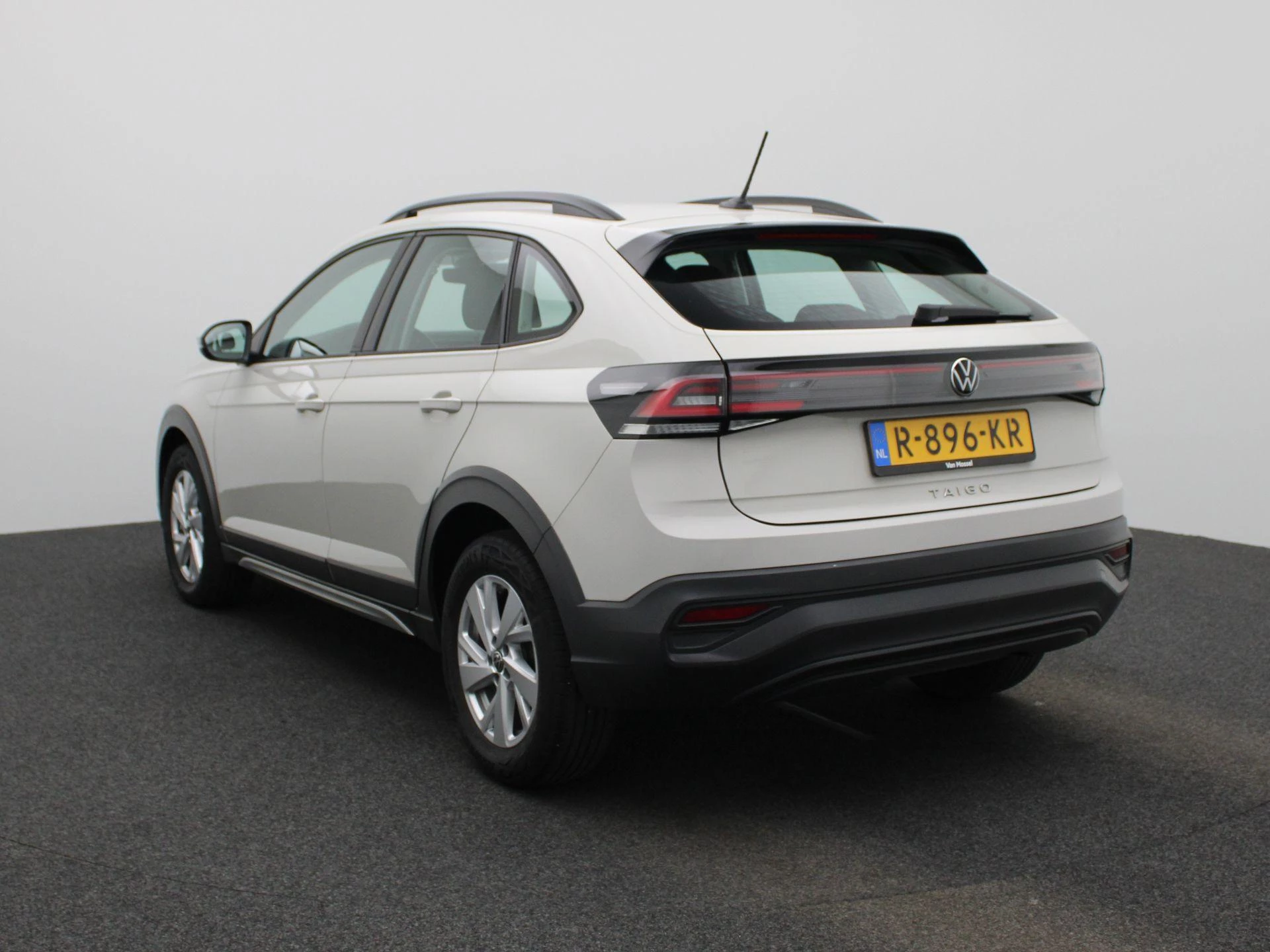 Volkswagen Taigo met kenteken R-896-KR – autofoto 3