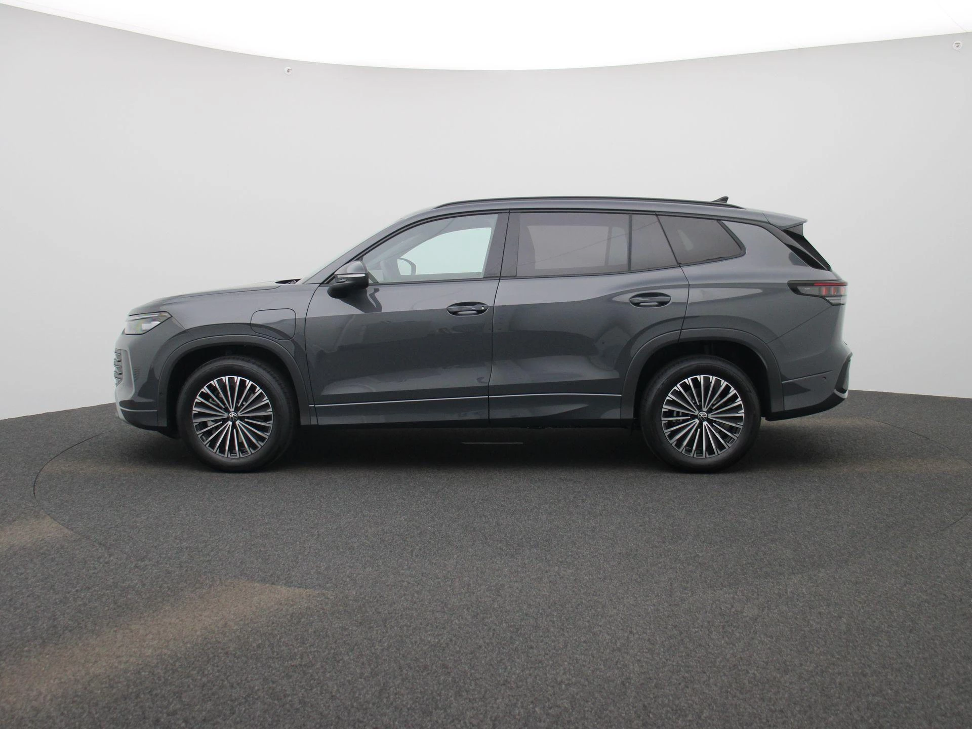 Volkswagen Tayron met kenteken 123 – autofoto 5