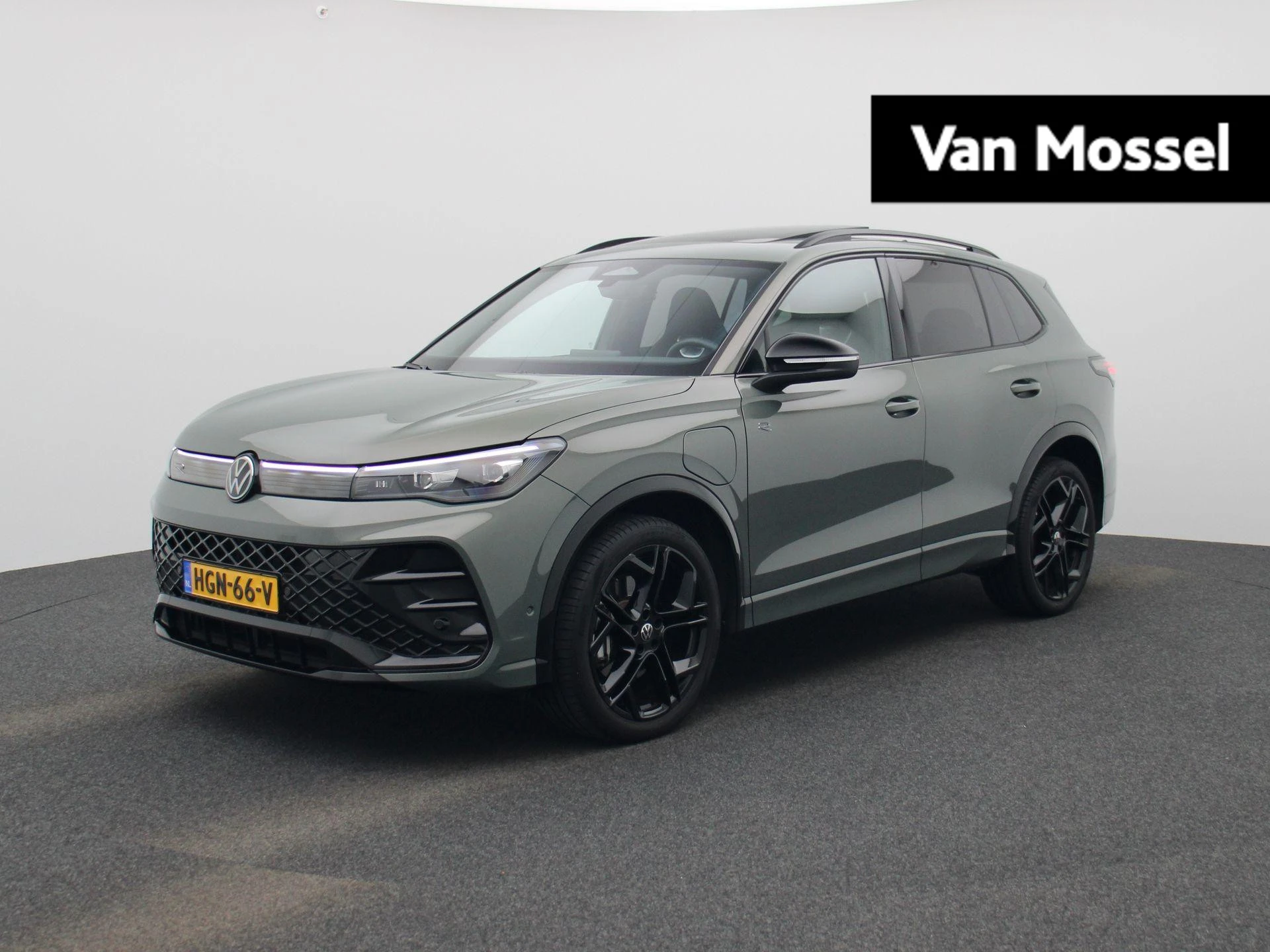 Volkswagen Tiguan met kenteken 04100 – autofoto 2
