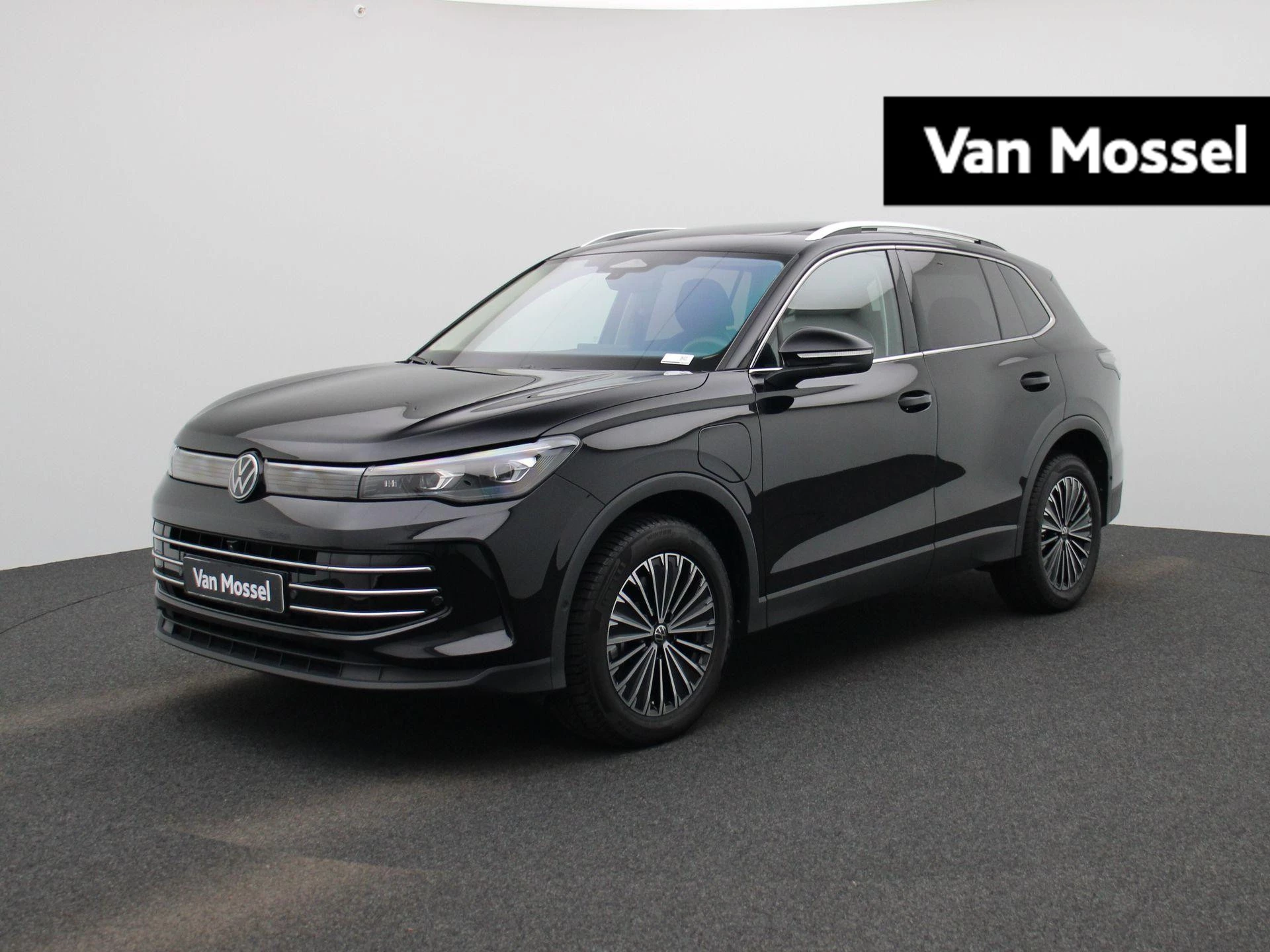 Volkswagen Tiguan met kenteken 04100 – autofoto 2
