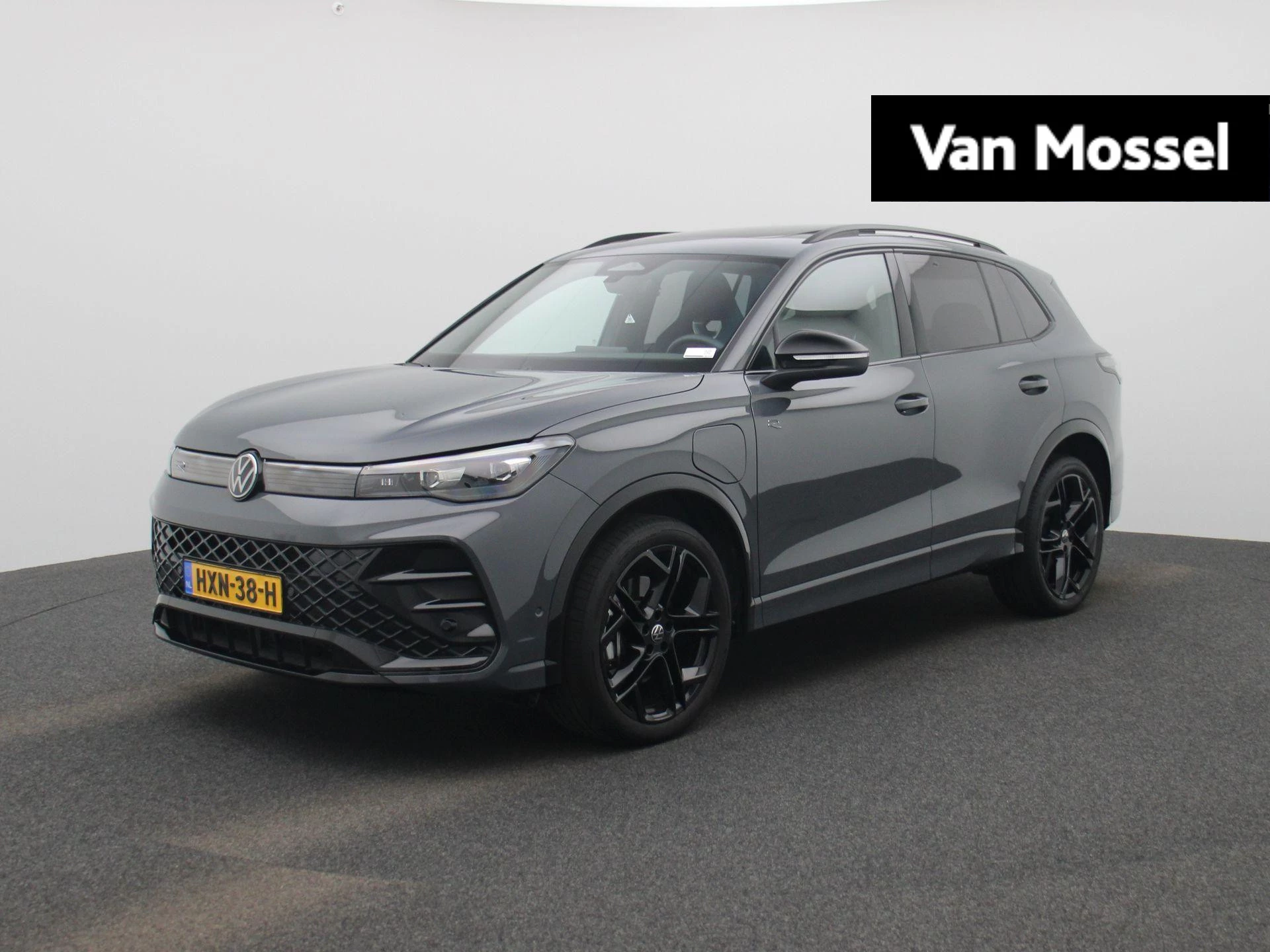 Volkswagen Tiguan met kenteken 04100 – autofoto 2