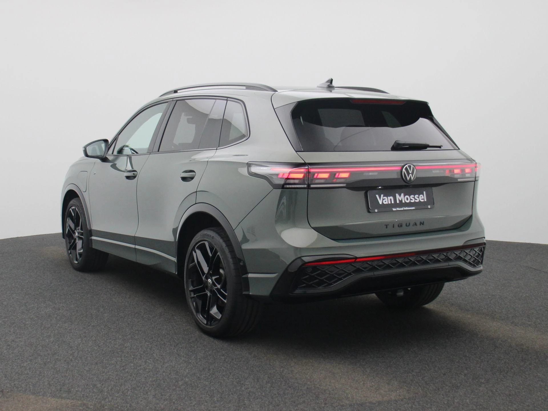 Volkswagen Tiguan met kenteken 04100 – autofoto 3