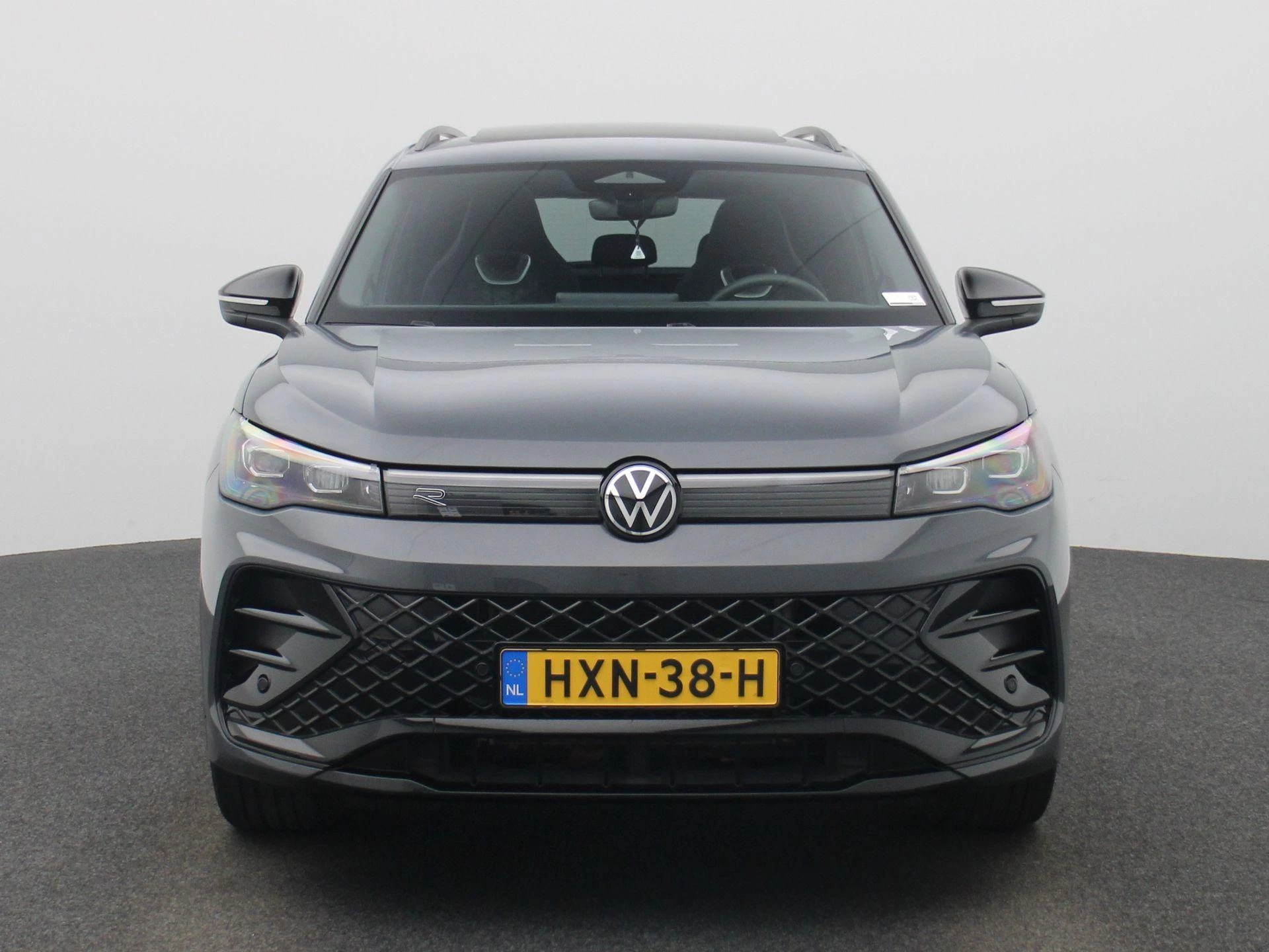 Volkswagen Tiguan met kenteken 04100 – autofoto 4