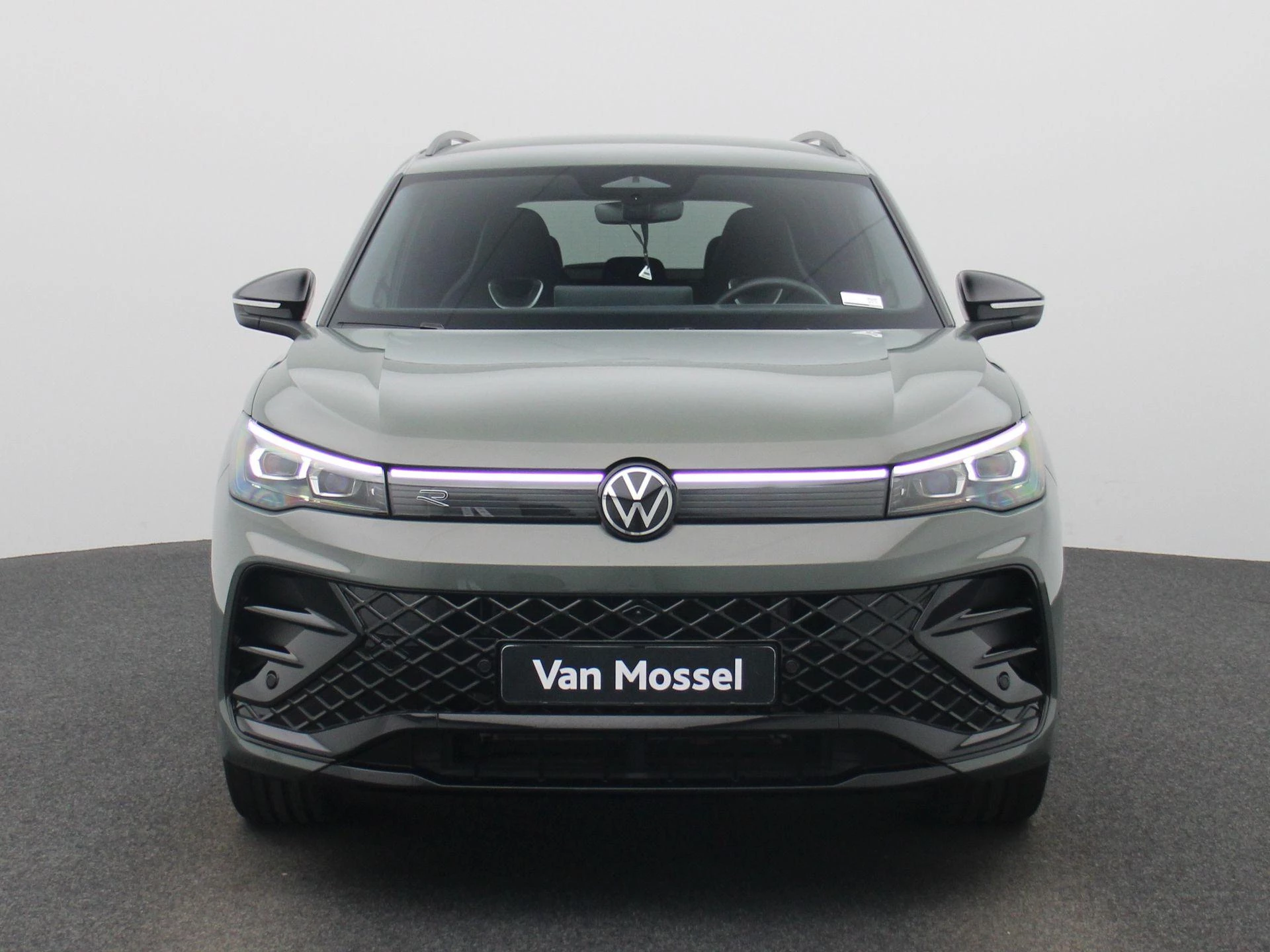 Volkswagen Tiguan met kenteken 04100 – autofoto 4