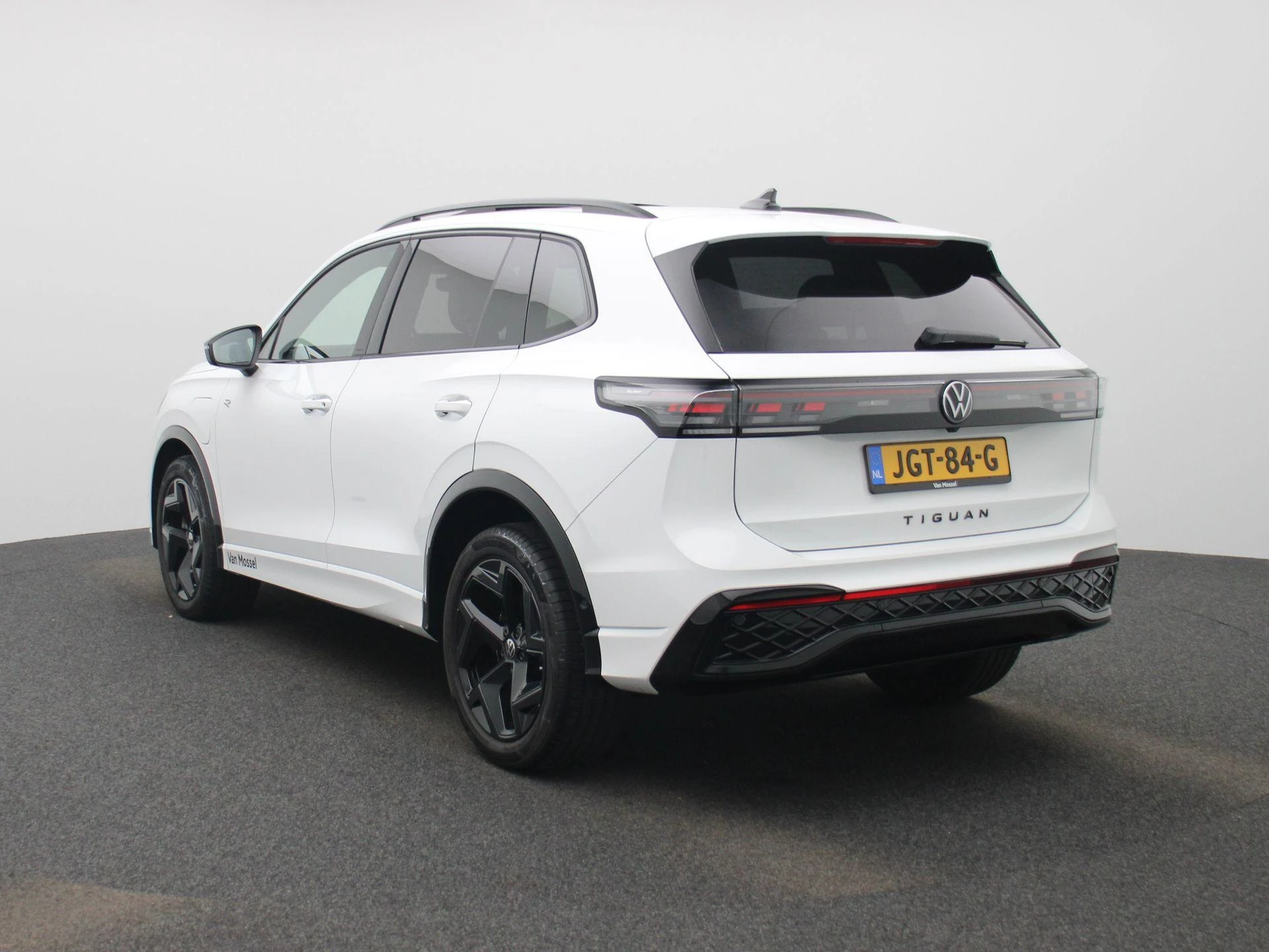 Volkswagen Tiguan met kenteken 05100 – autofoto 3