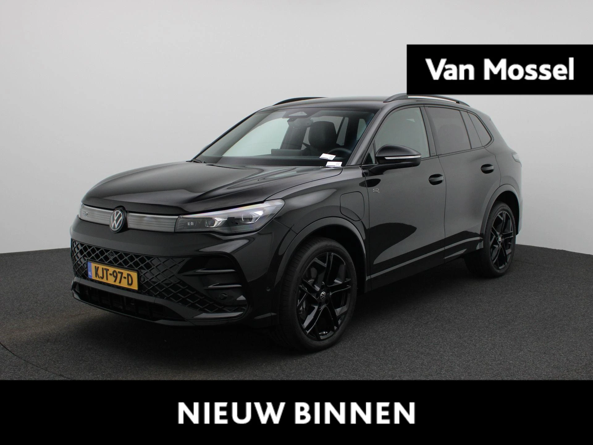 Volkswagen Tiguan met kenteken 118 – autofoto 2