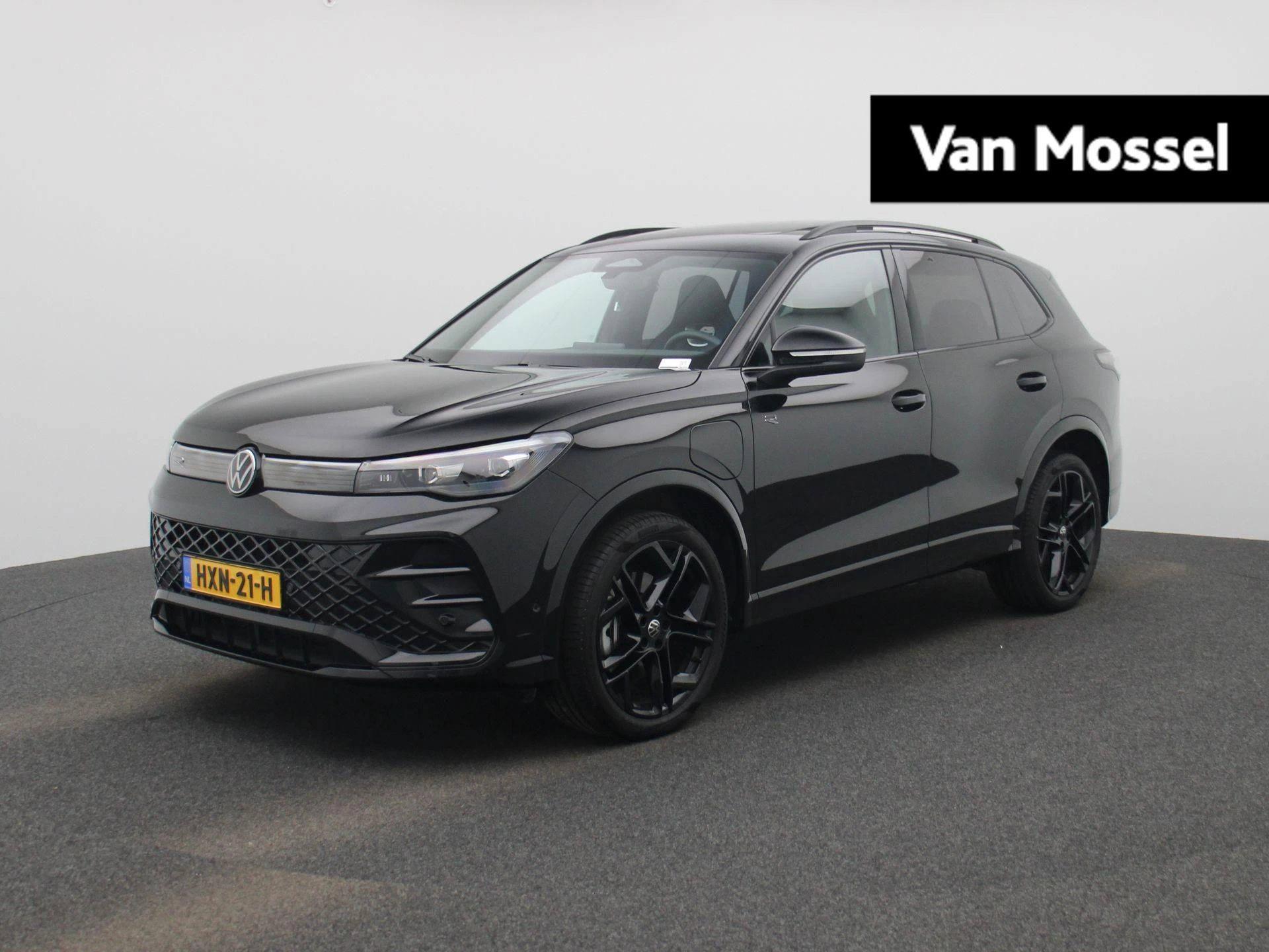 Volkswagen Tiguan met kenteken 118 – autofoto 2
