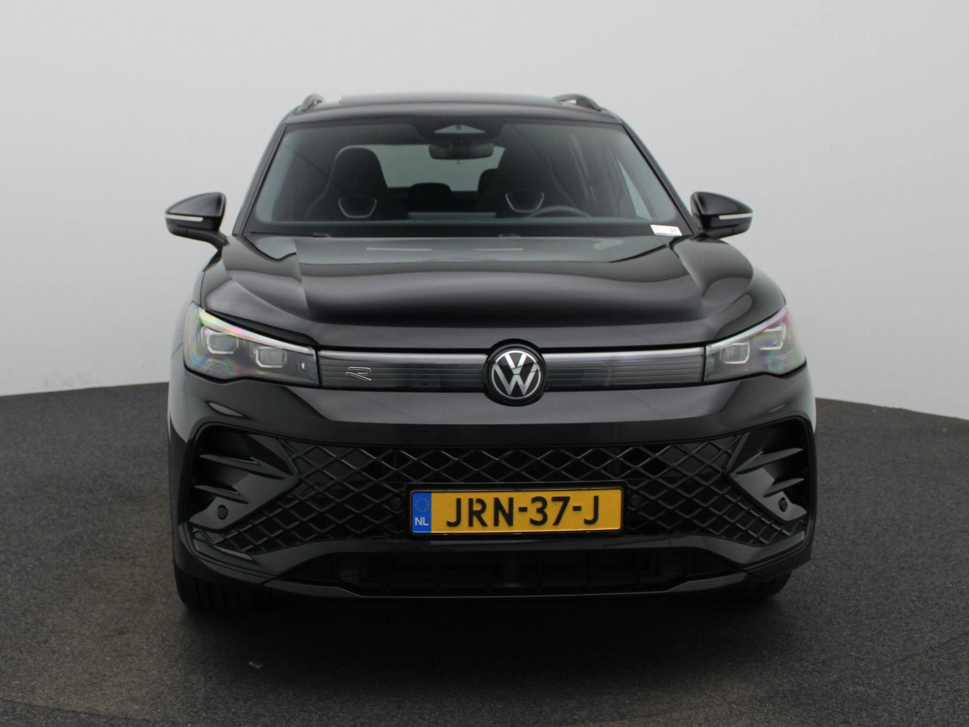 Volkswagen Tiguan met kenteken 118 – autofoto 4
