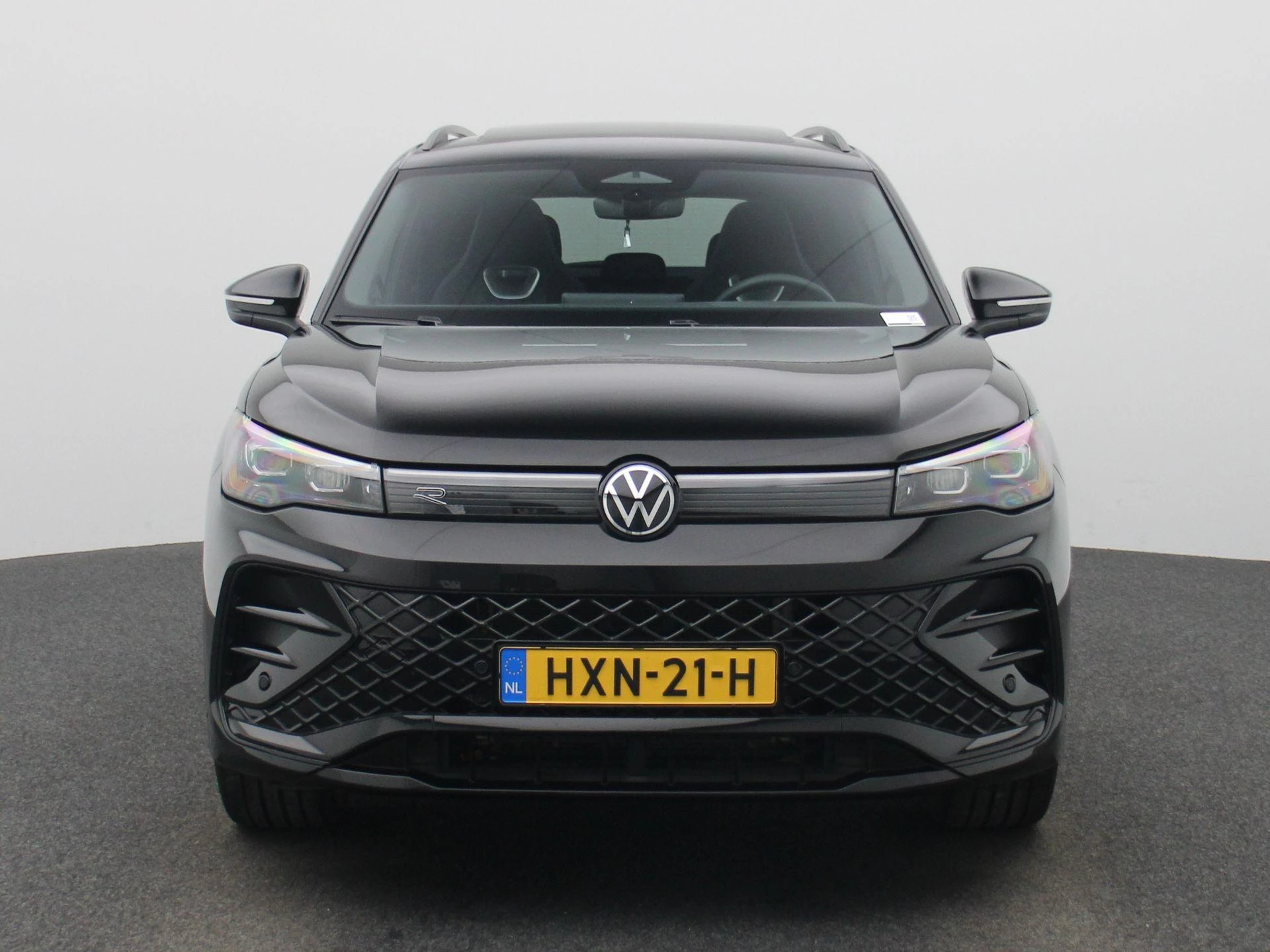 Volkswagen Tiguan met kenteken 118 – autofoto 4