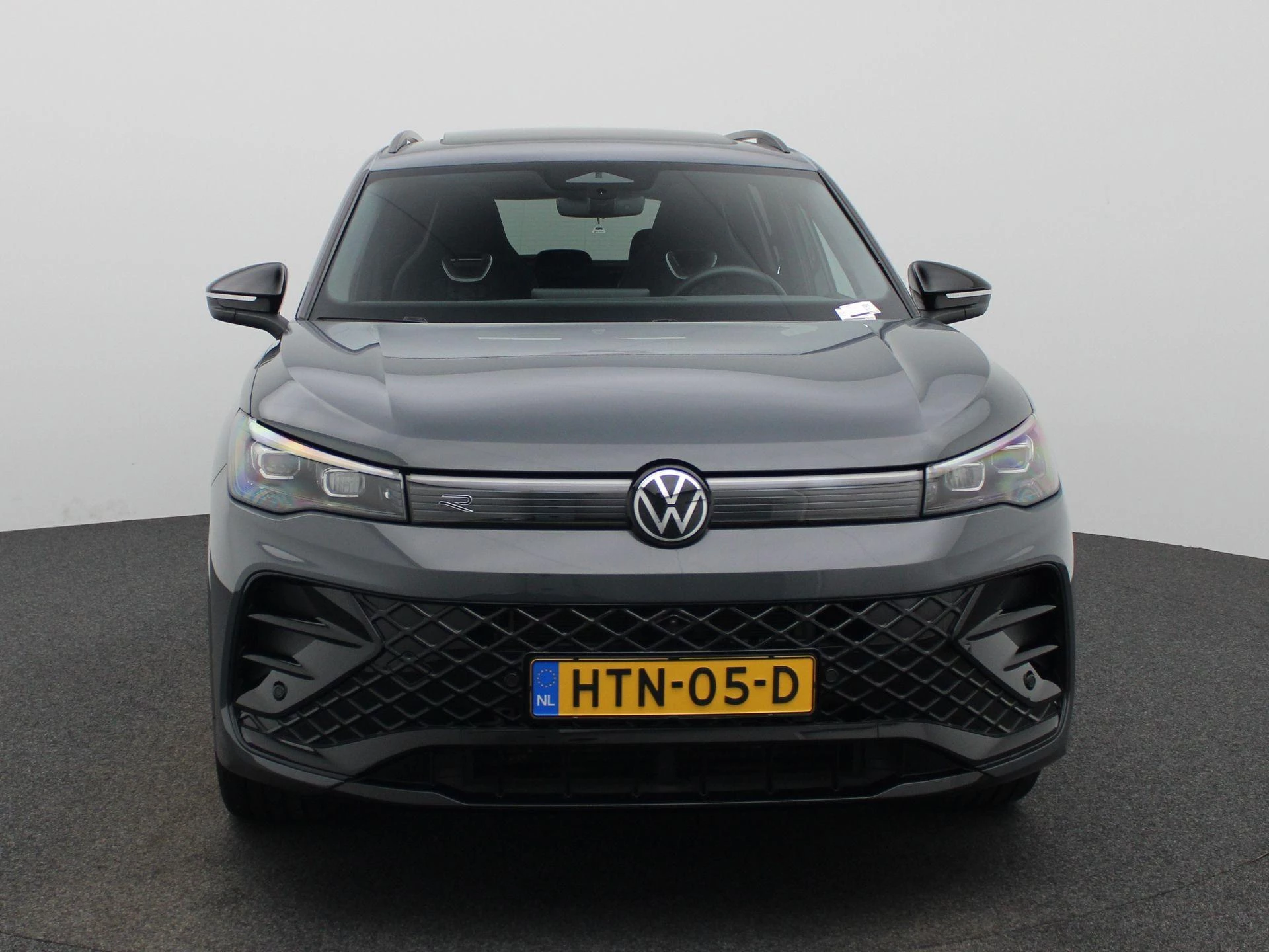 Volkswagen Tiguan met kenteken 118 – autofoto 4