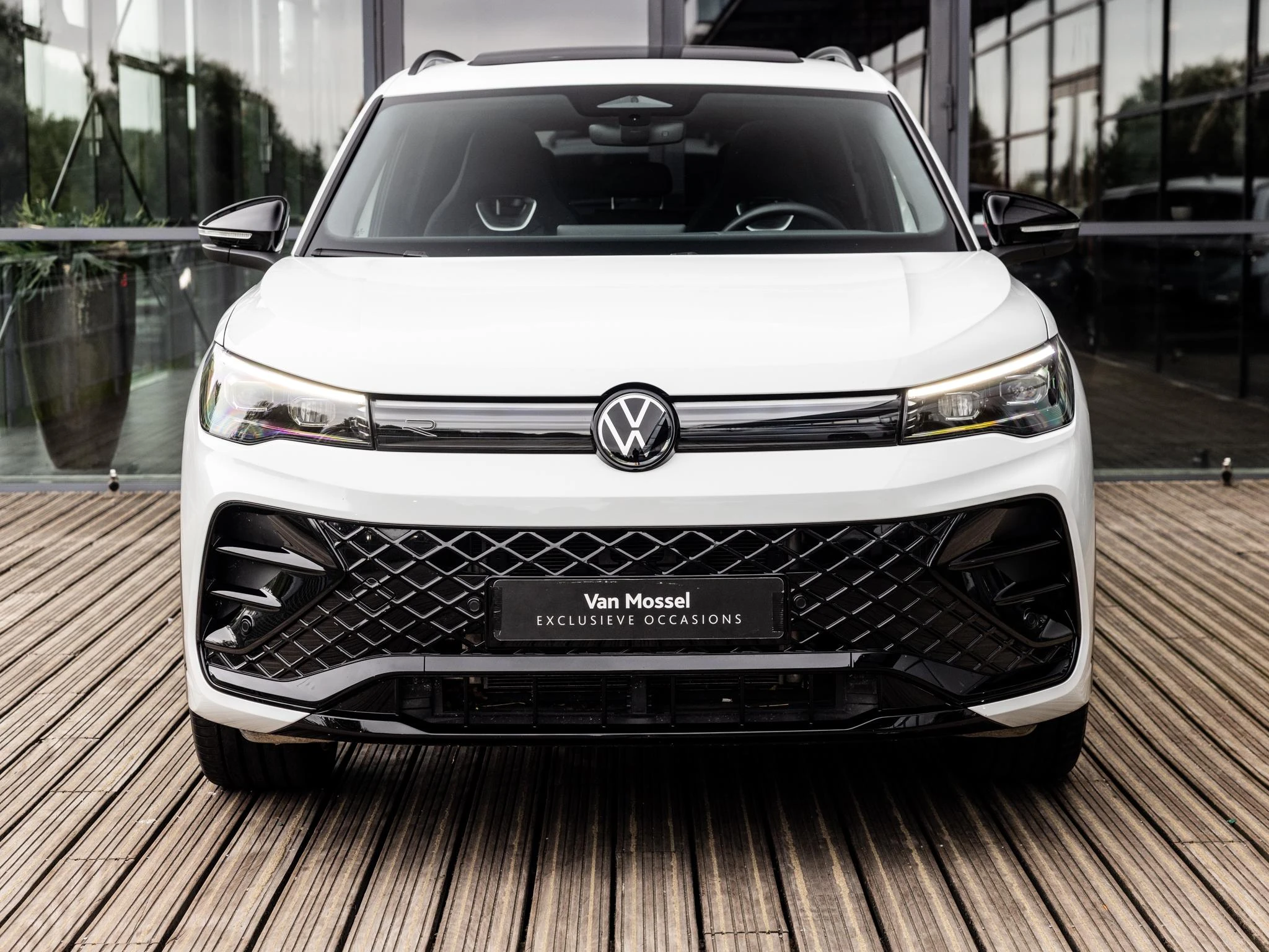 Volkswagen Tiguan met kenteken 118 – autofoto 4