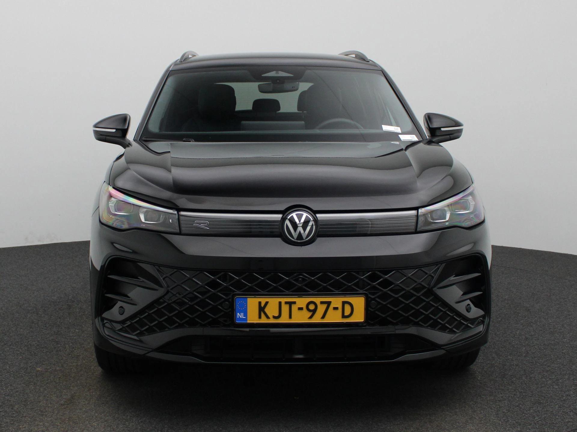 Volkswagen Tiguan met kenteken 118 – autofoto 4