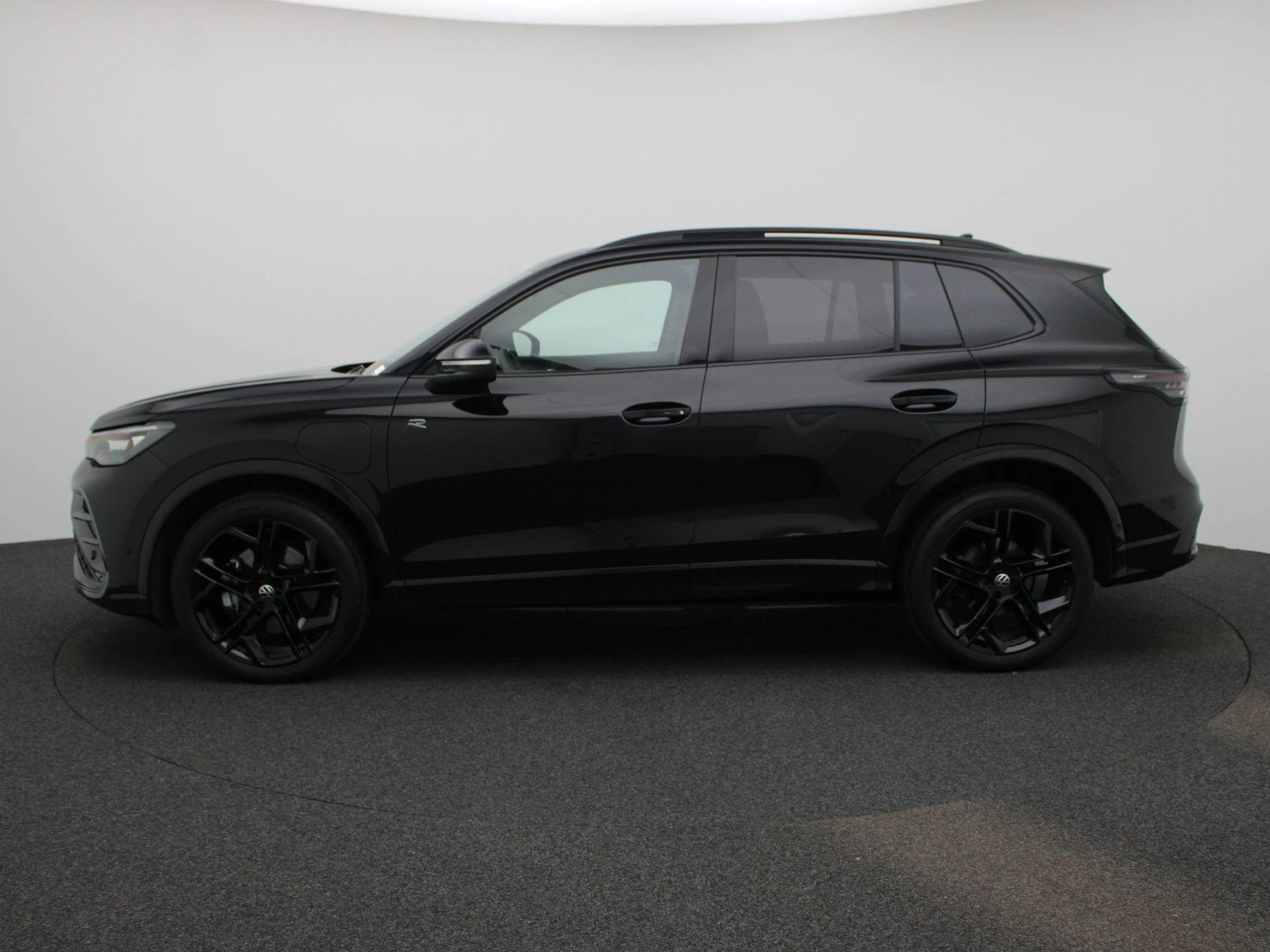 Volkswagen Tiguan met kenteken 118 – autofoto 5