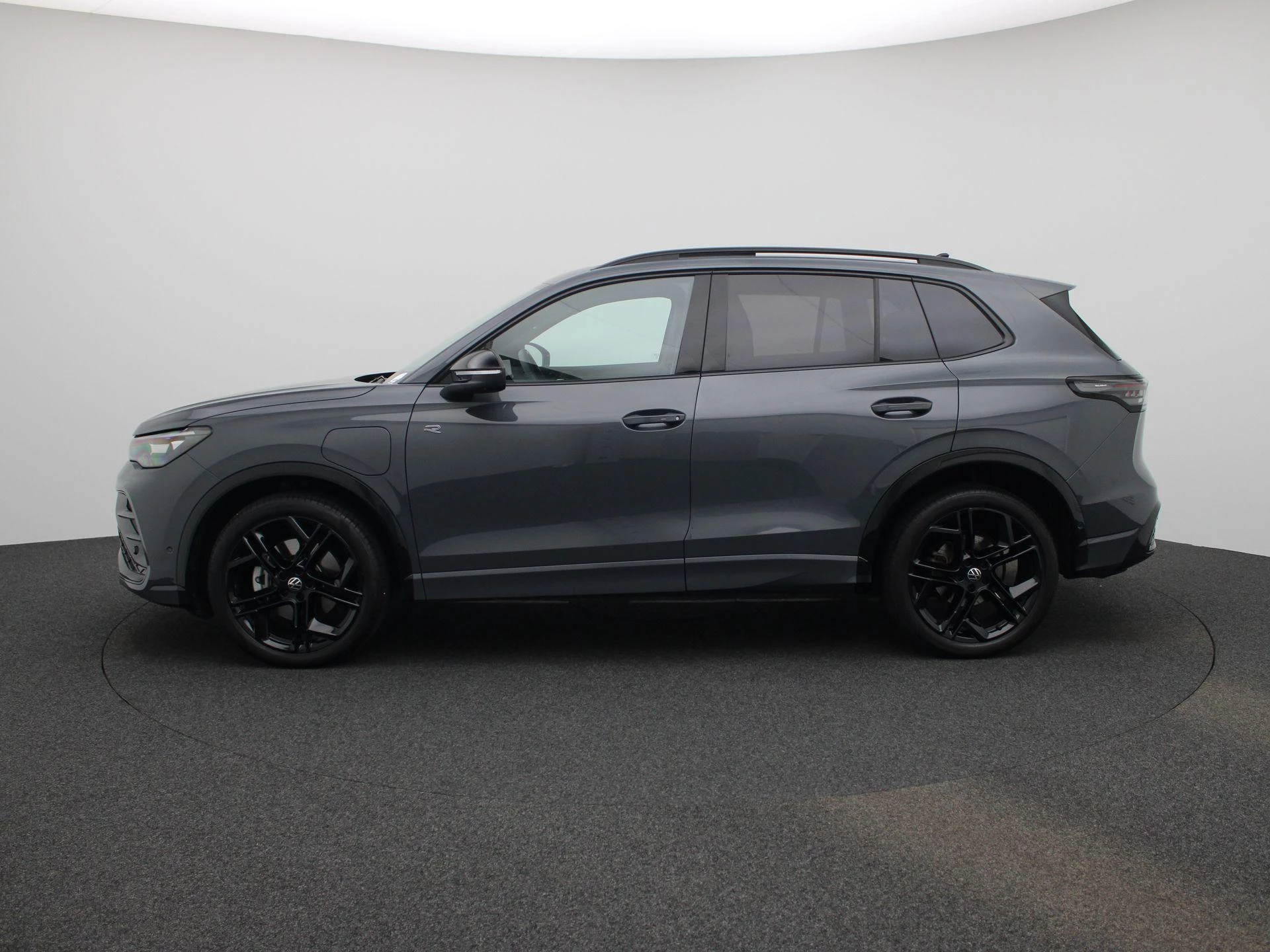 Volkswagen Tiguan met kenteken 118 – autofoto 5